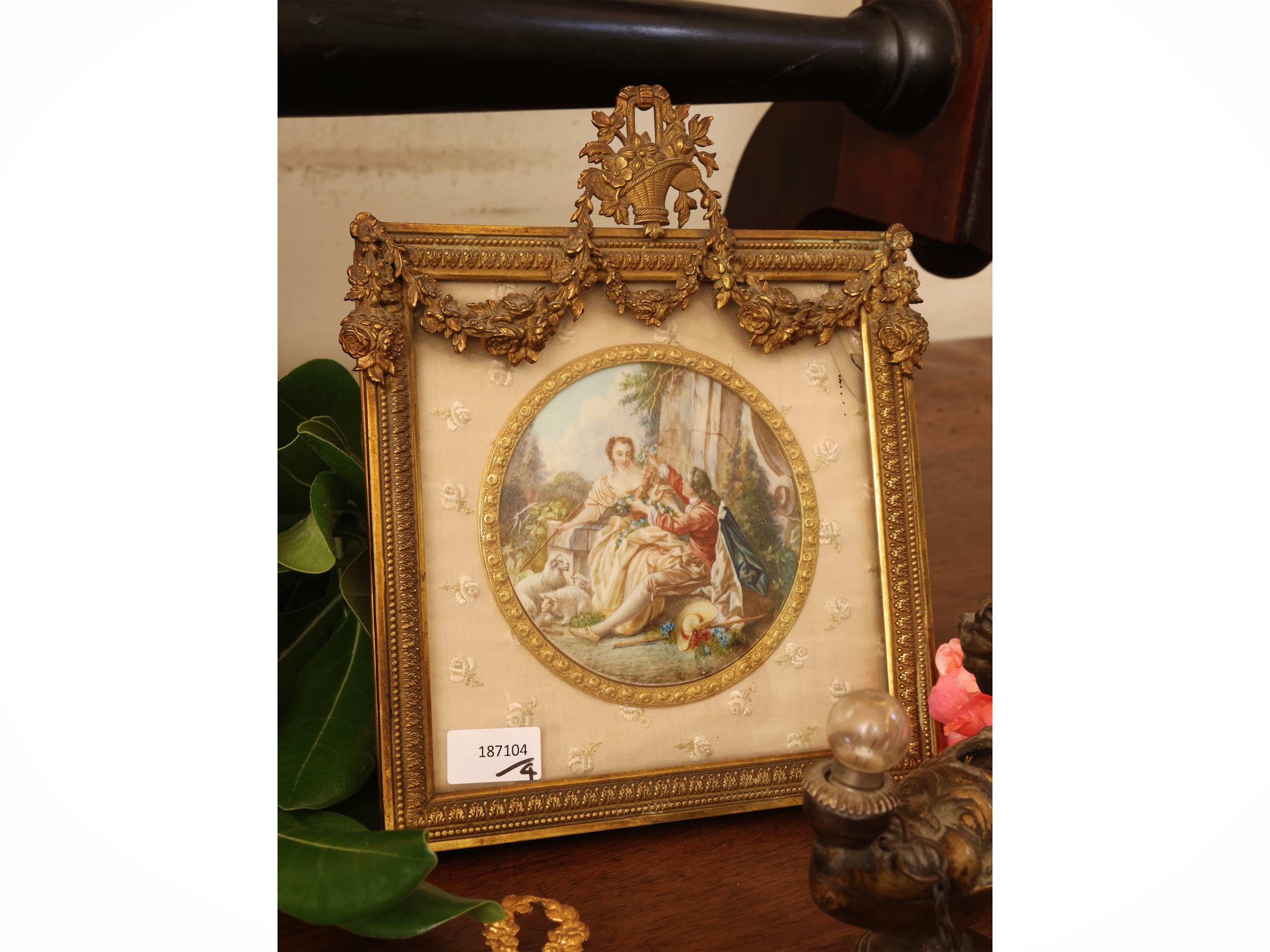 Curiosità d’epoca, composizione di miniature e oggetti decorativi (XIX/XX secolo)