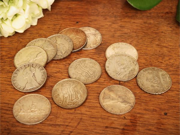 Thirteen 500 Lire coins