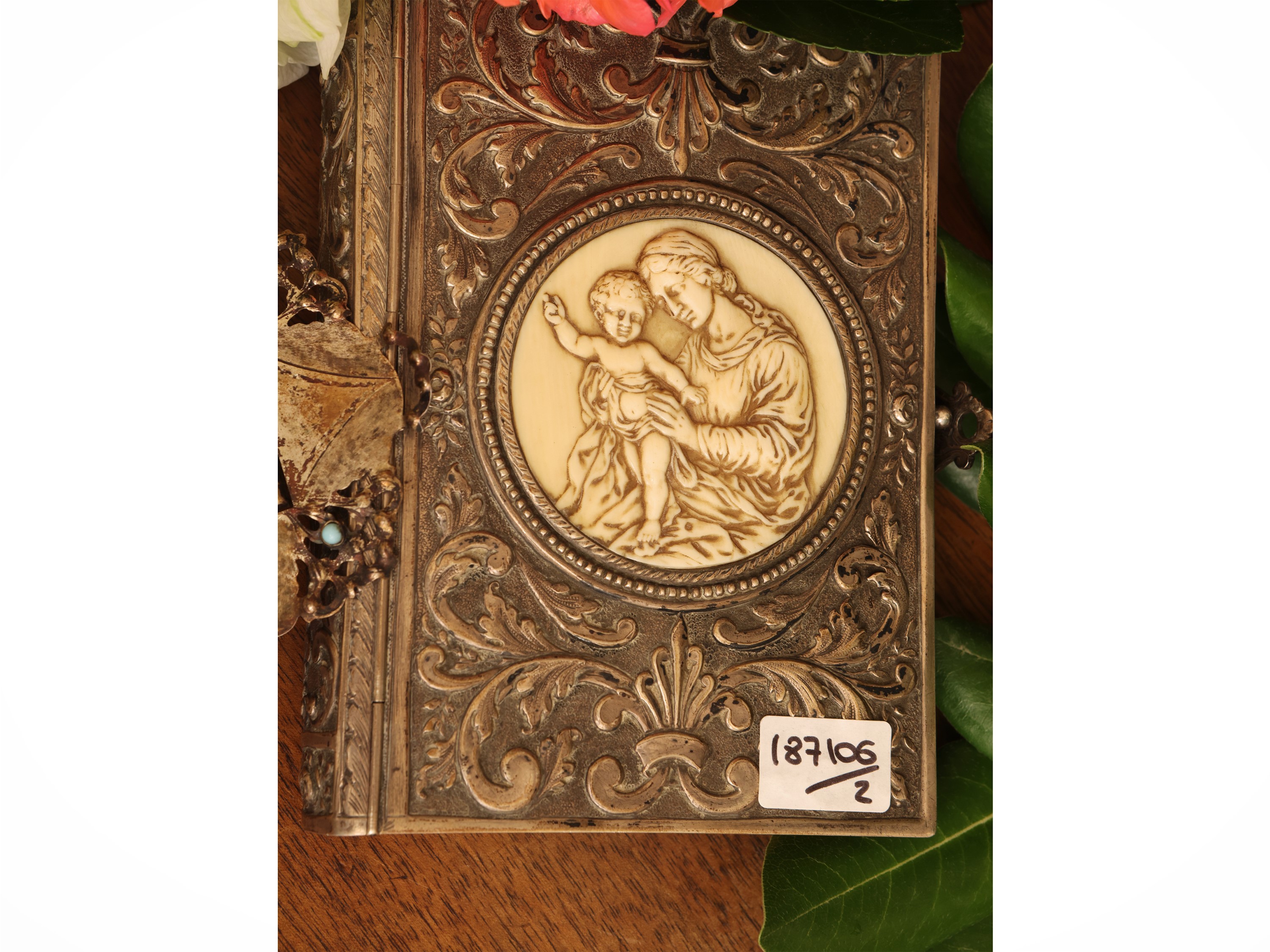 Pendente devozionale con miniatura raffigurante la Madonna con Bambino, argento e turchesi