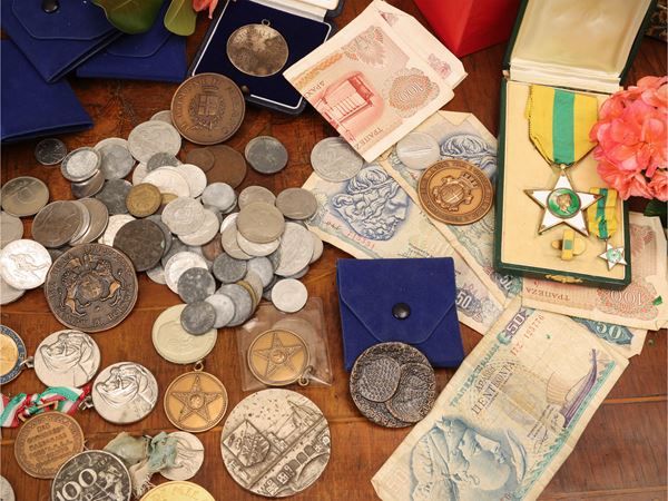 Large collection of coins, medals and honours