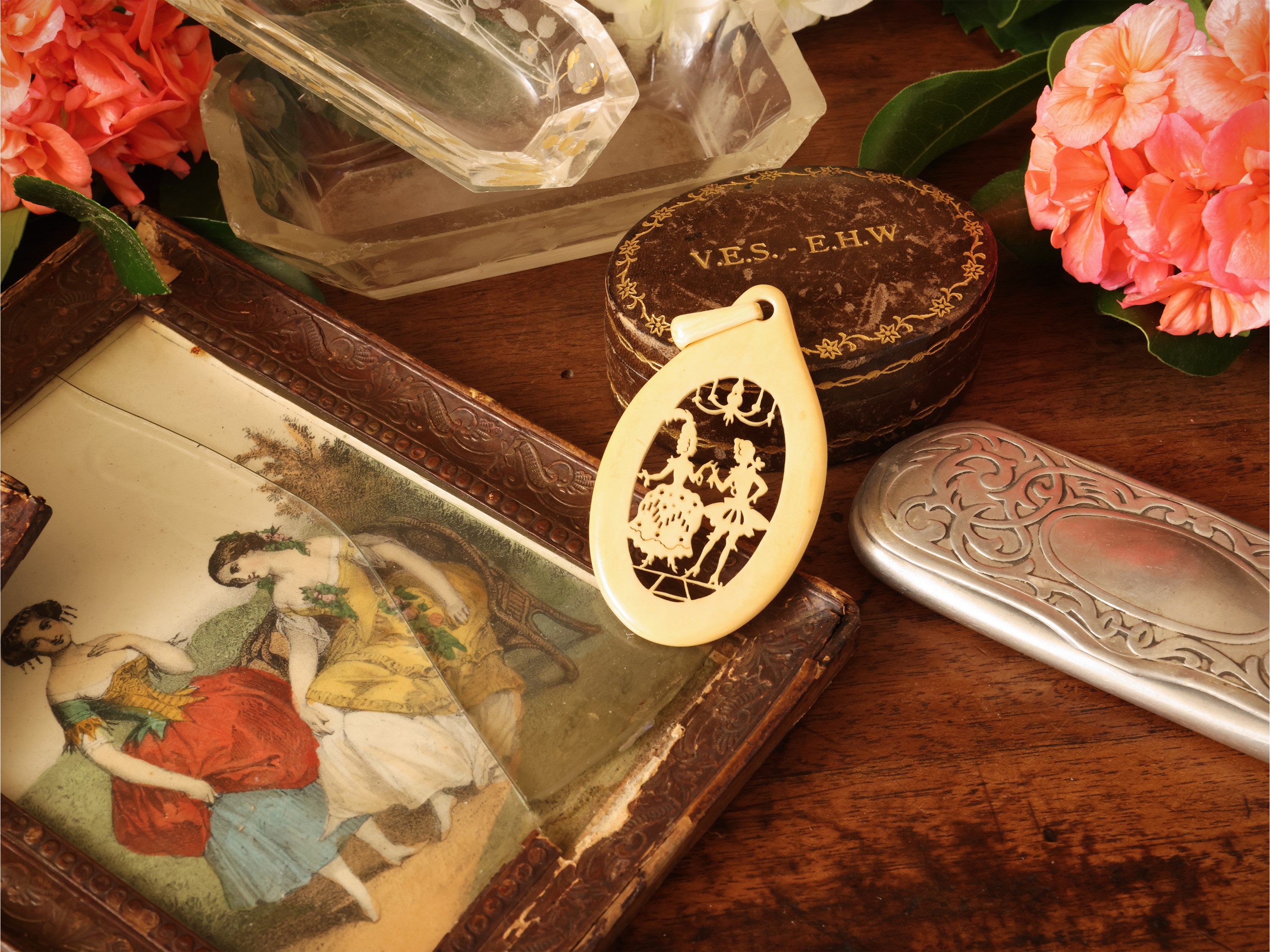 Galanterie d’epoca, set da toilette in bachelite e accessori decorativi (XIX/XX secolo)