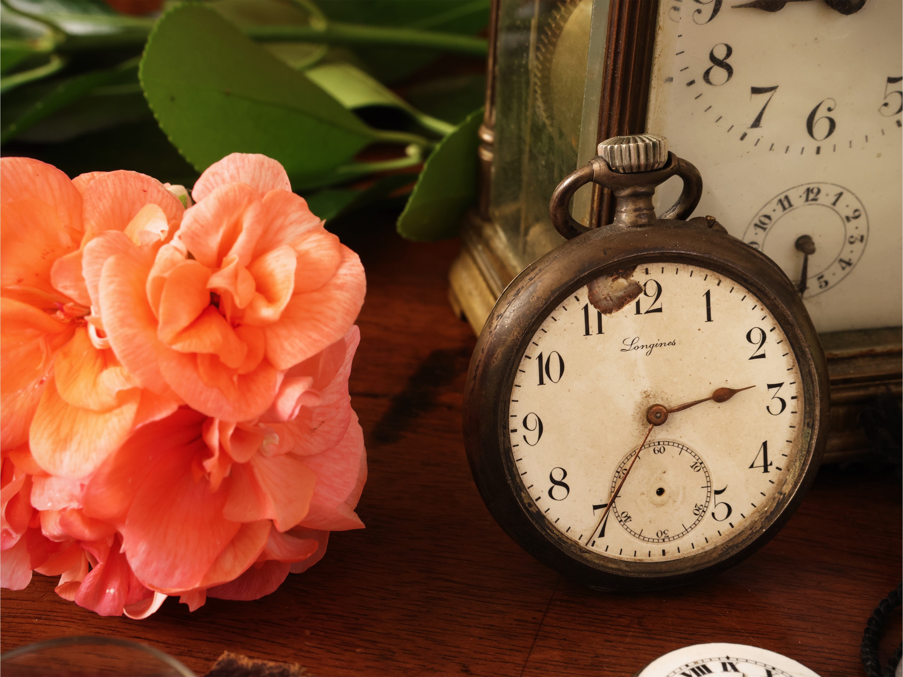 Curiosità d’epoca, XIX/XX secolo, ufficialina in ottone e orologi