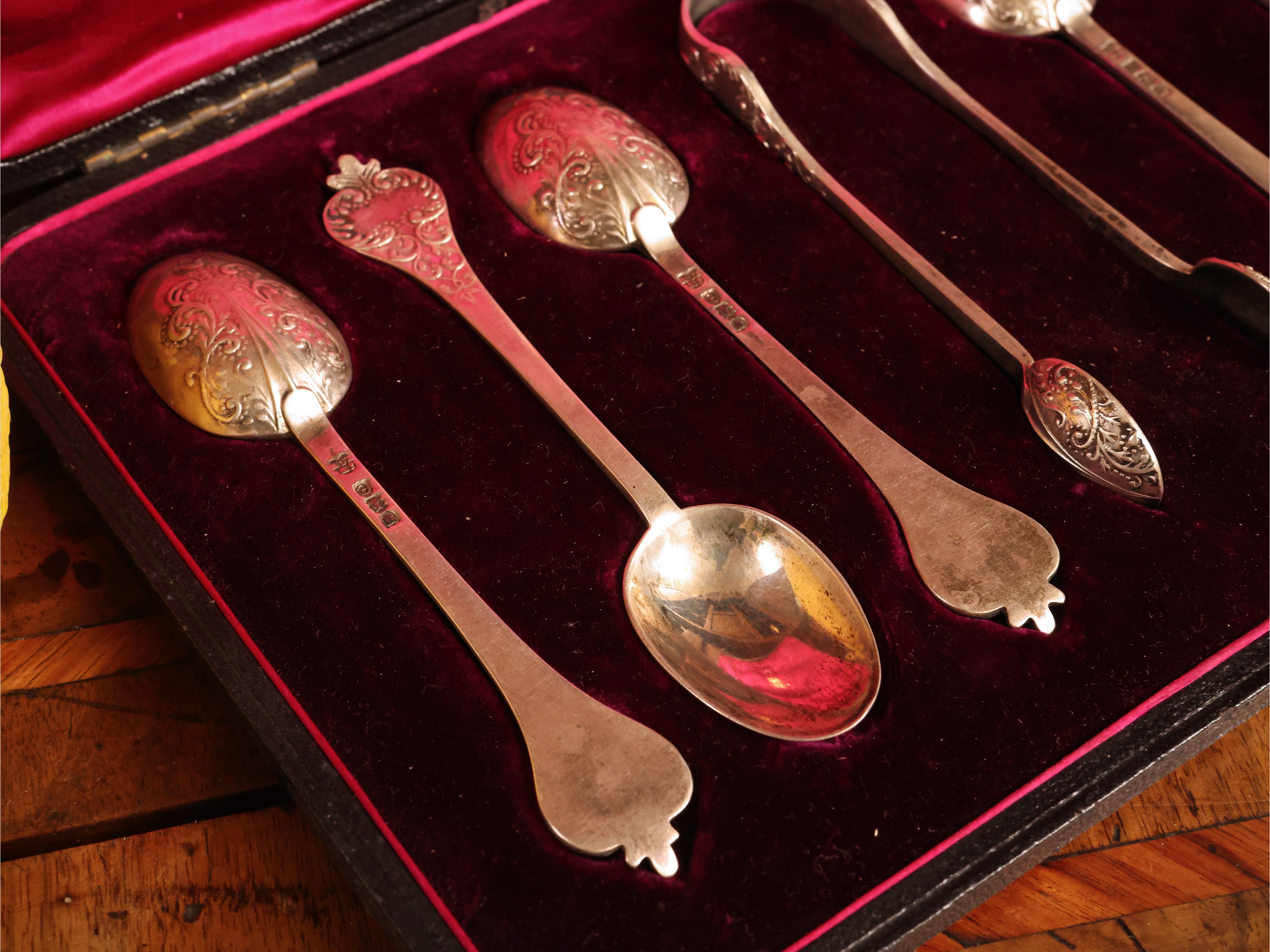 Mappin Brothers, Set di cucchiaini e pinza per zollette in argento, Londra 1900