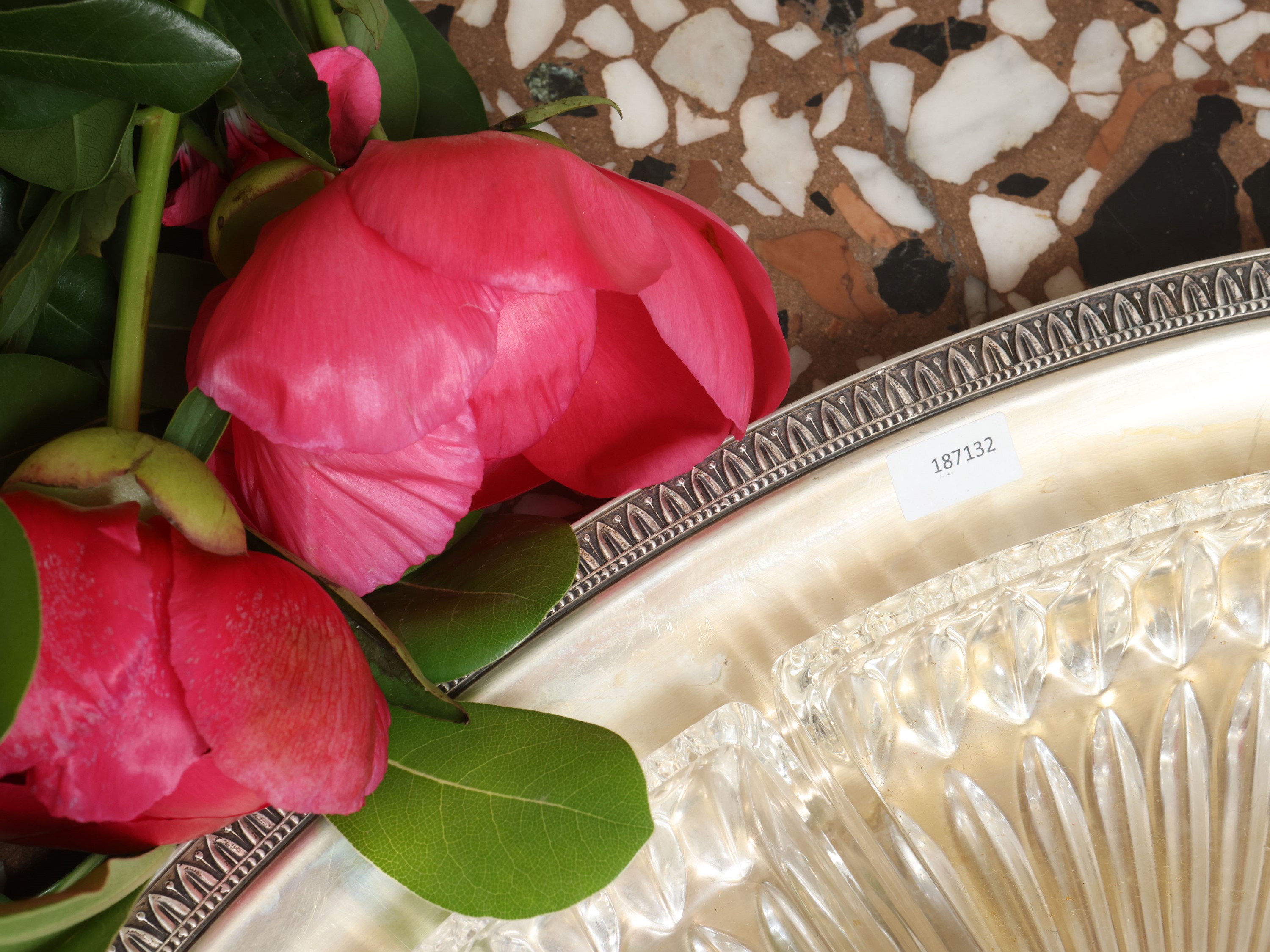 Antipastiera da portata in argento, forma ovale con bordo cesellato a palmette
