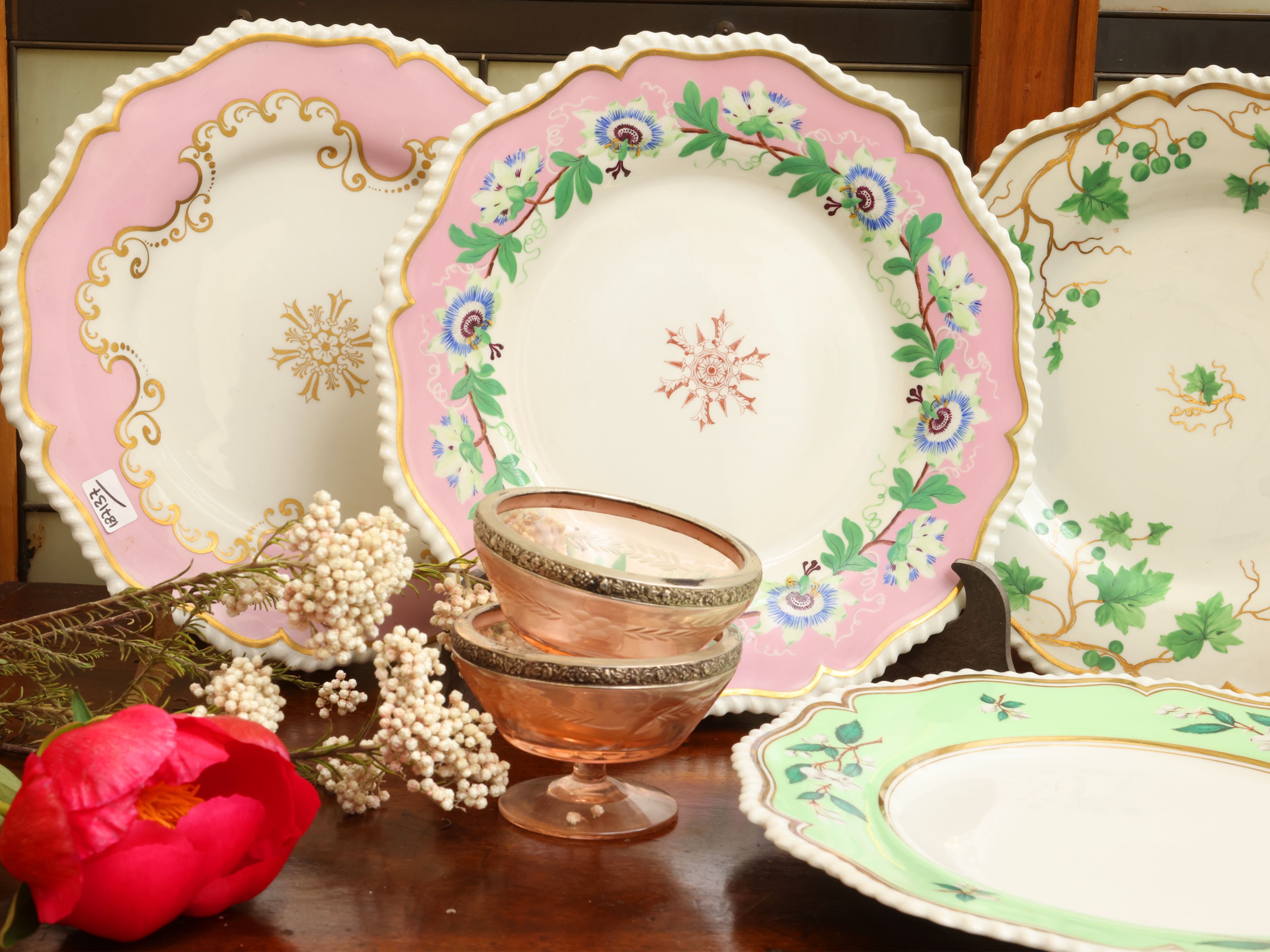 Etruria Wedgwood, Set da tavola con legumiera, sottopiatti Limoges e coppe da macedonia in vetro ...