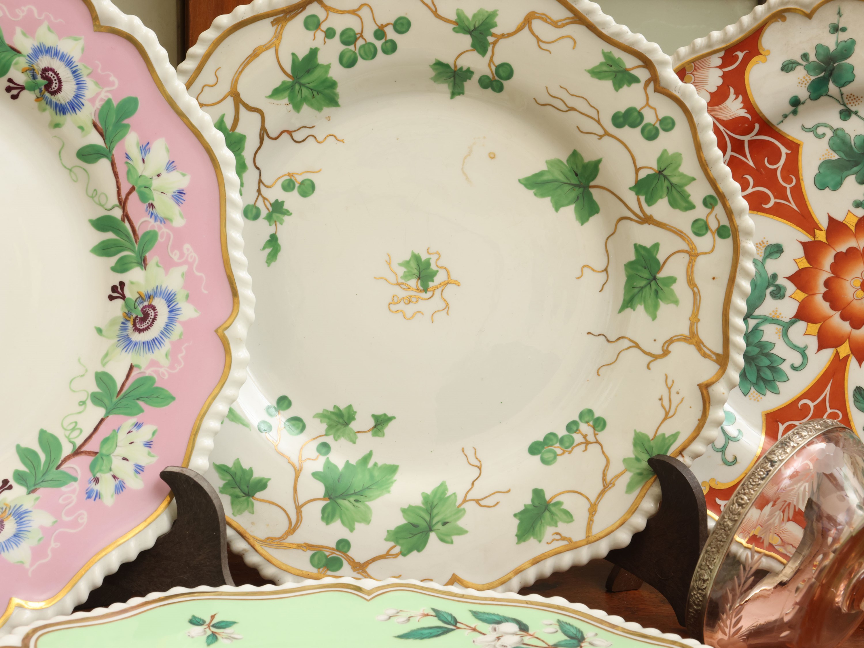 Etruria Wedgwood, Set da tavola con legumiera, sottopiatti Limoges e coppe da macedonia in vetro ...