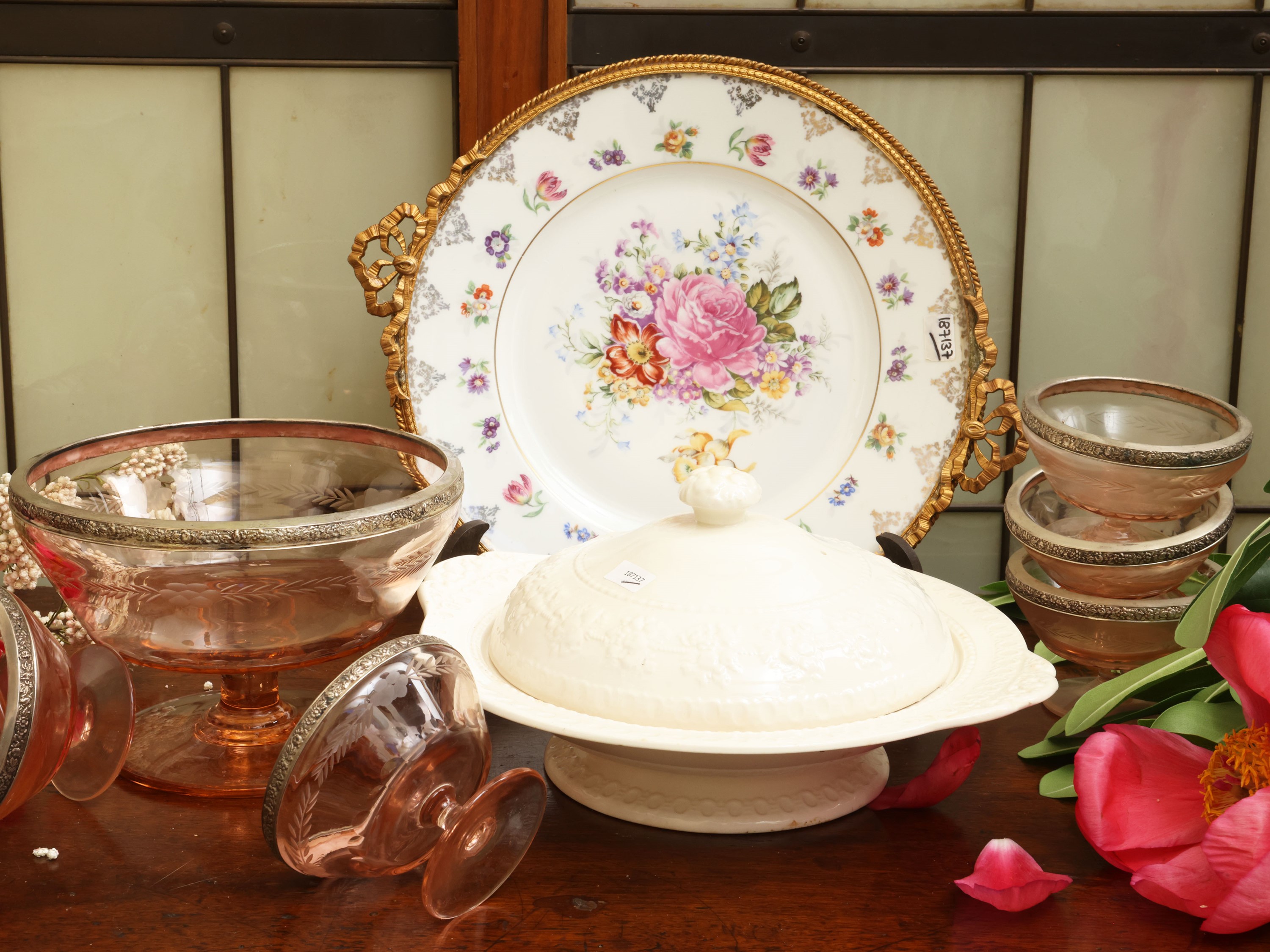 Etruria Wedgwood, Set da tavola con legumiera, sottopiatti Limoges e coppe da macedonia in vetro ...