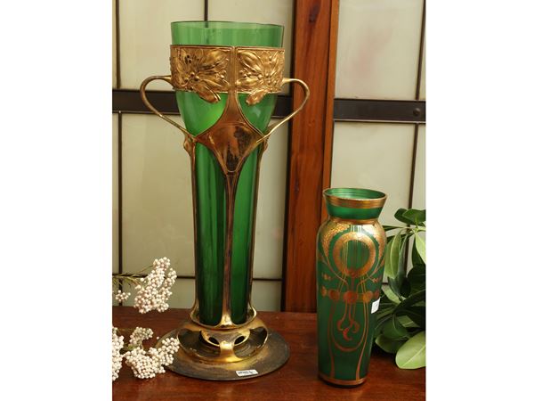 Due vasi  Art Nouveau in vetro verde