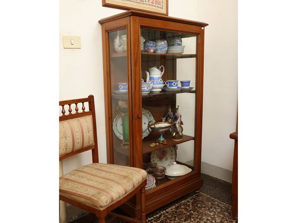 Showcase for collections in walnut