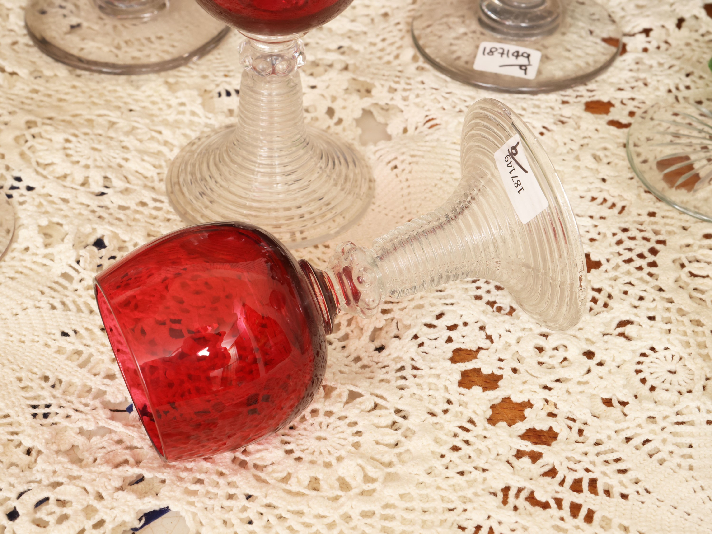 Set di calici e bicchieri, vetro rosso, cristallo doppio rubino e vetro molato