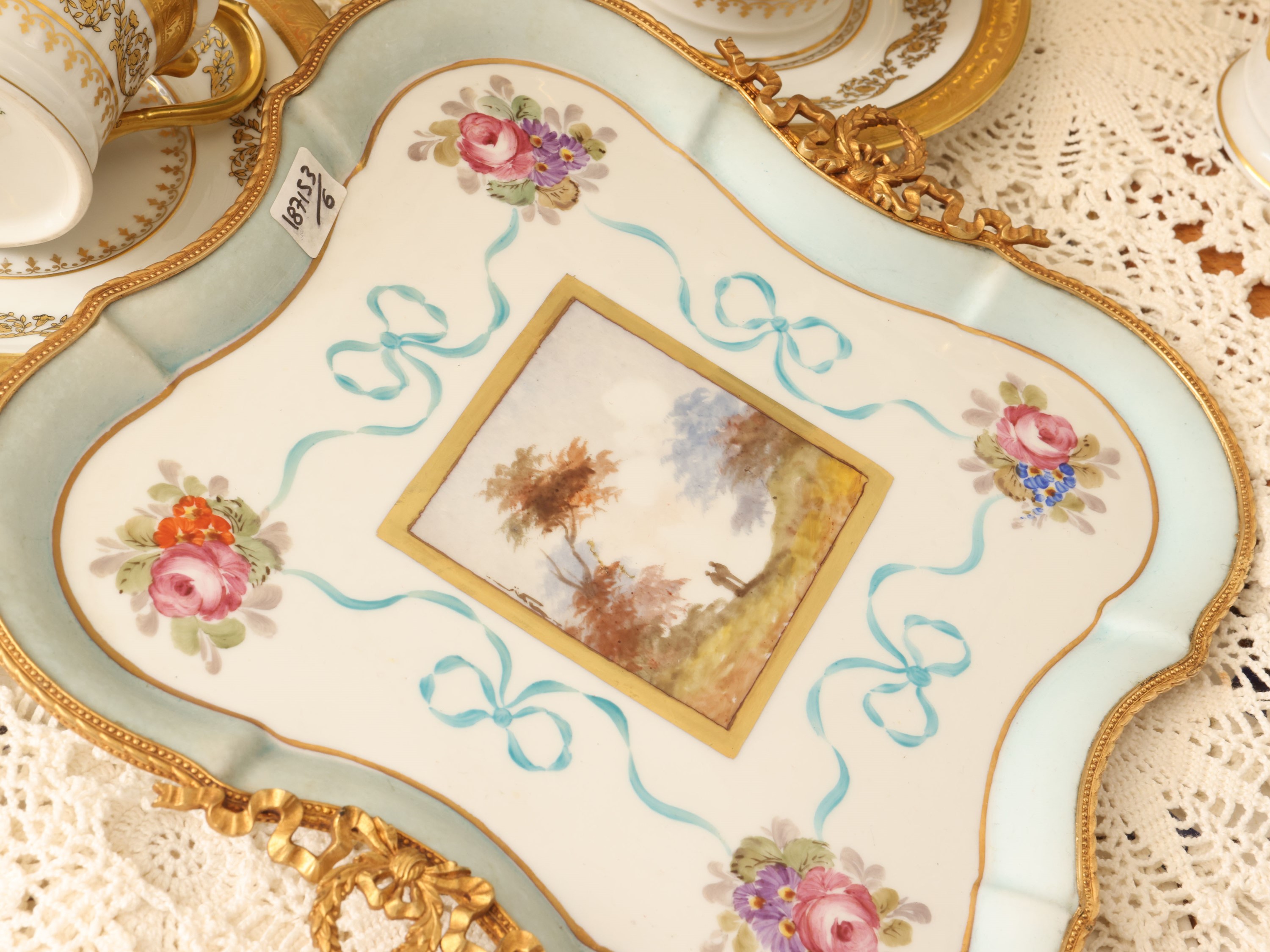 Limoges, Set da caffè tête-à-tête in porcellana dorata con decorazione floreale e tazzine
