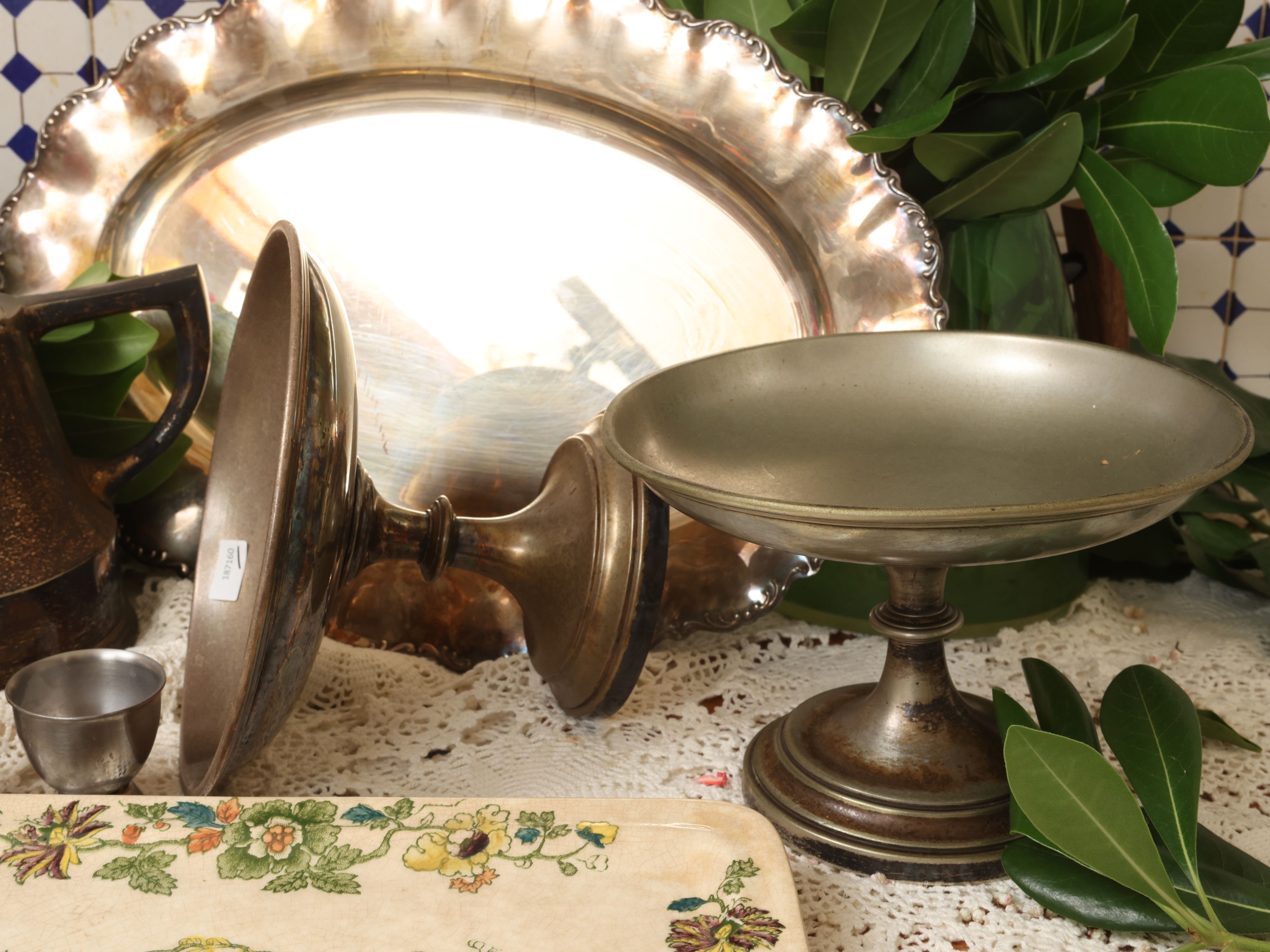 Alzate e accessori per la tavola, metallo argentato e terraglia Mason’s (alzate h 12 cm)