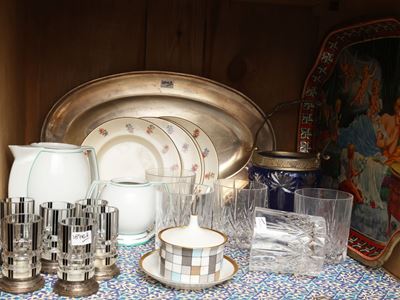 Miscellanea di accessori per la tavola e la cucina, vassoio in metallo (34x41 cm)