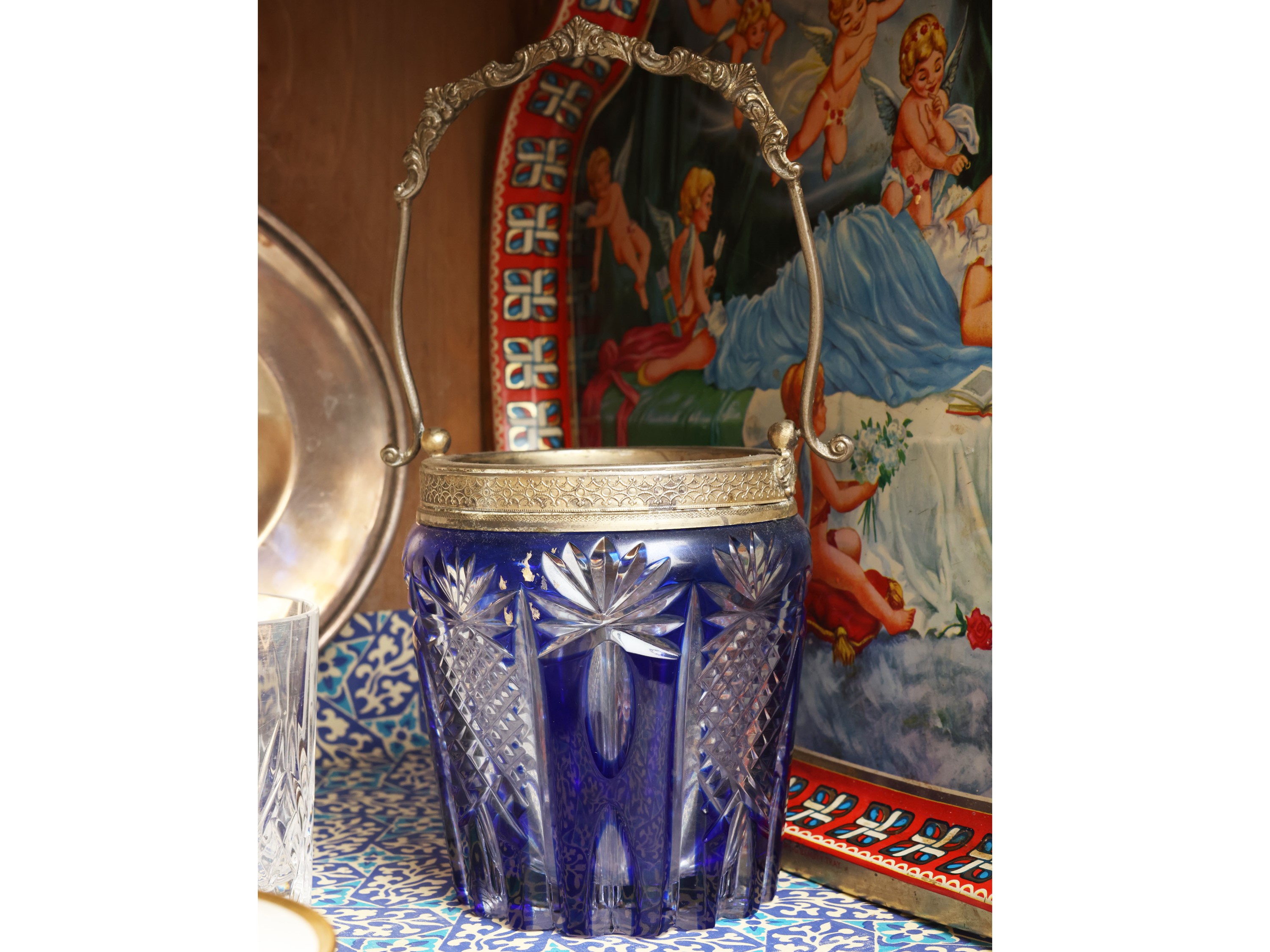 Miscellanea di accessori per la tavola e la cucina, vassoio in metallo (34x41 cm)