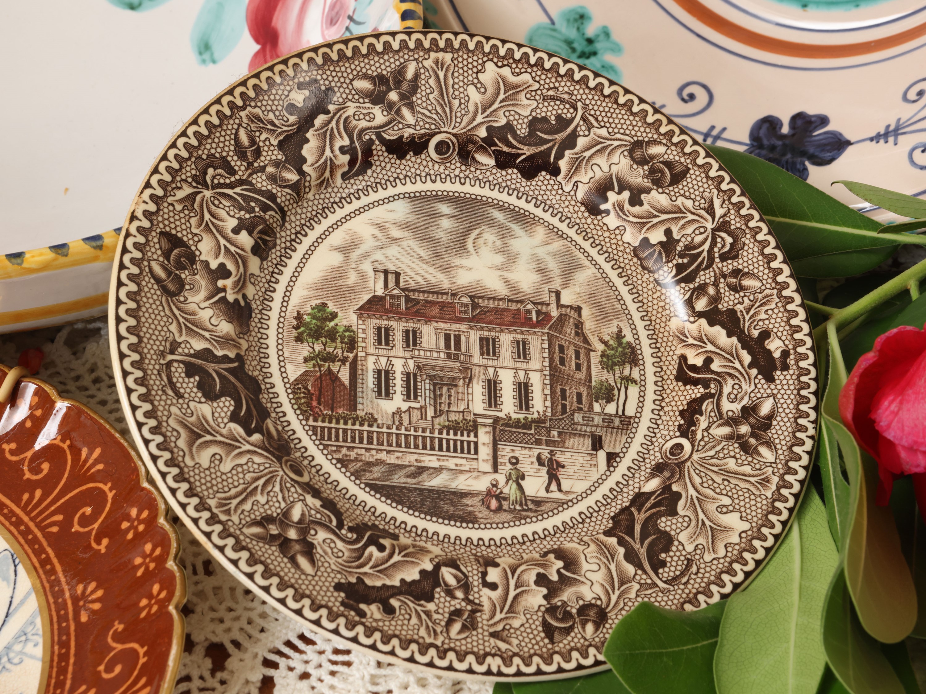 Ceramiche e maioliche, insalatiere e barattoli da cucina (Deruta e Vietri)