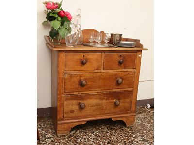 Cassettiera rustica in legno tenero, XIX secolo