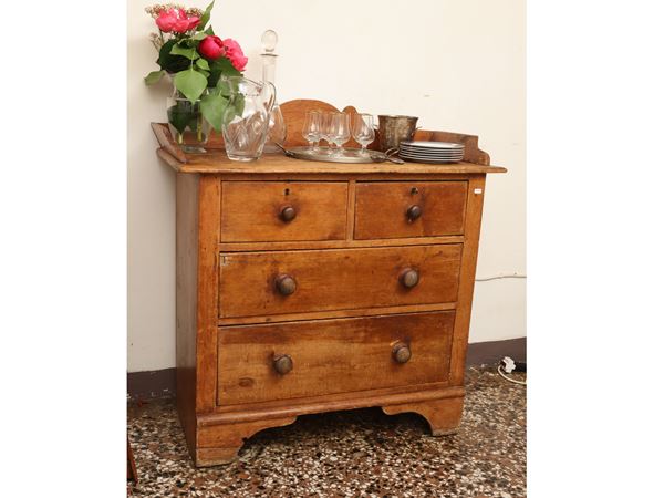 Piccola cassettiera rustica in legno tenero