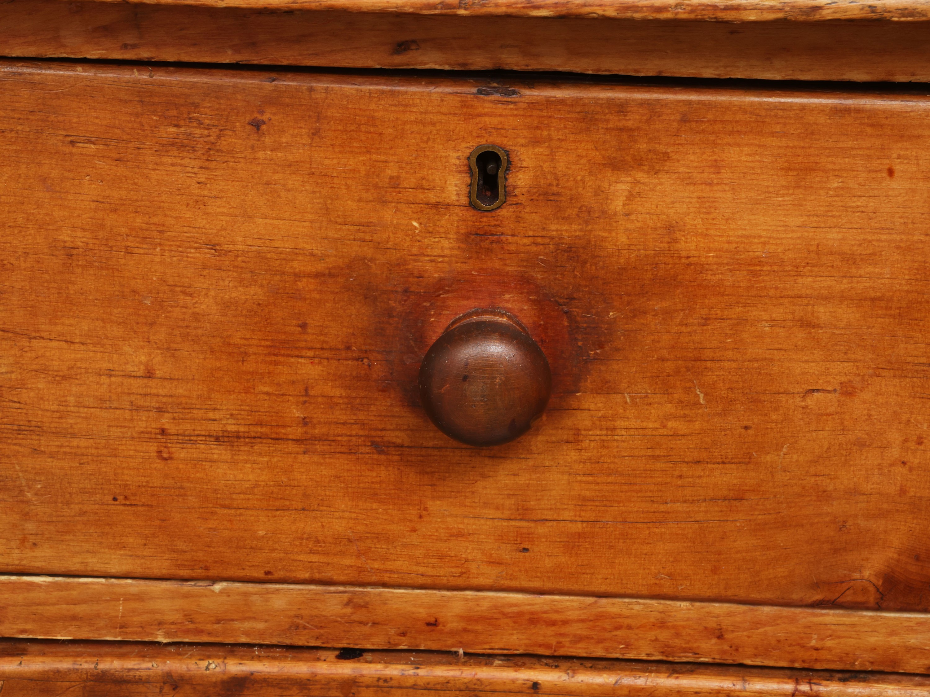 Cassettiera rustica in legno tenero, XIX secolo