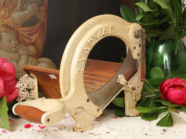 Affettatrice per pane d'epoca, Raadvad