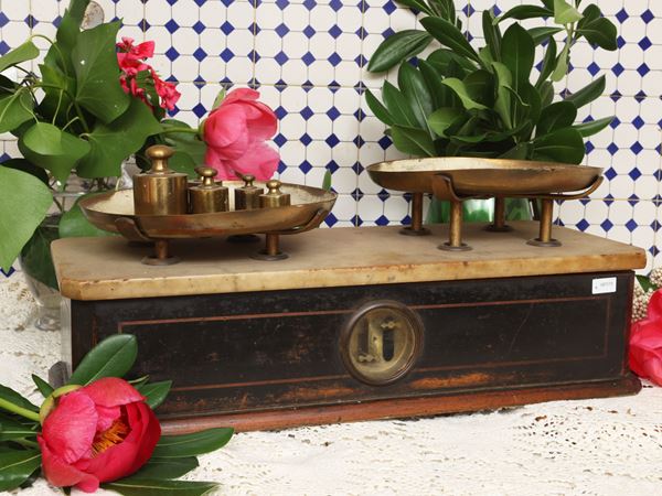 Vintage kitchen scale