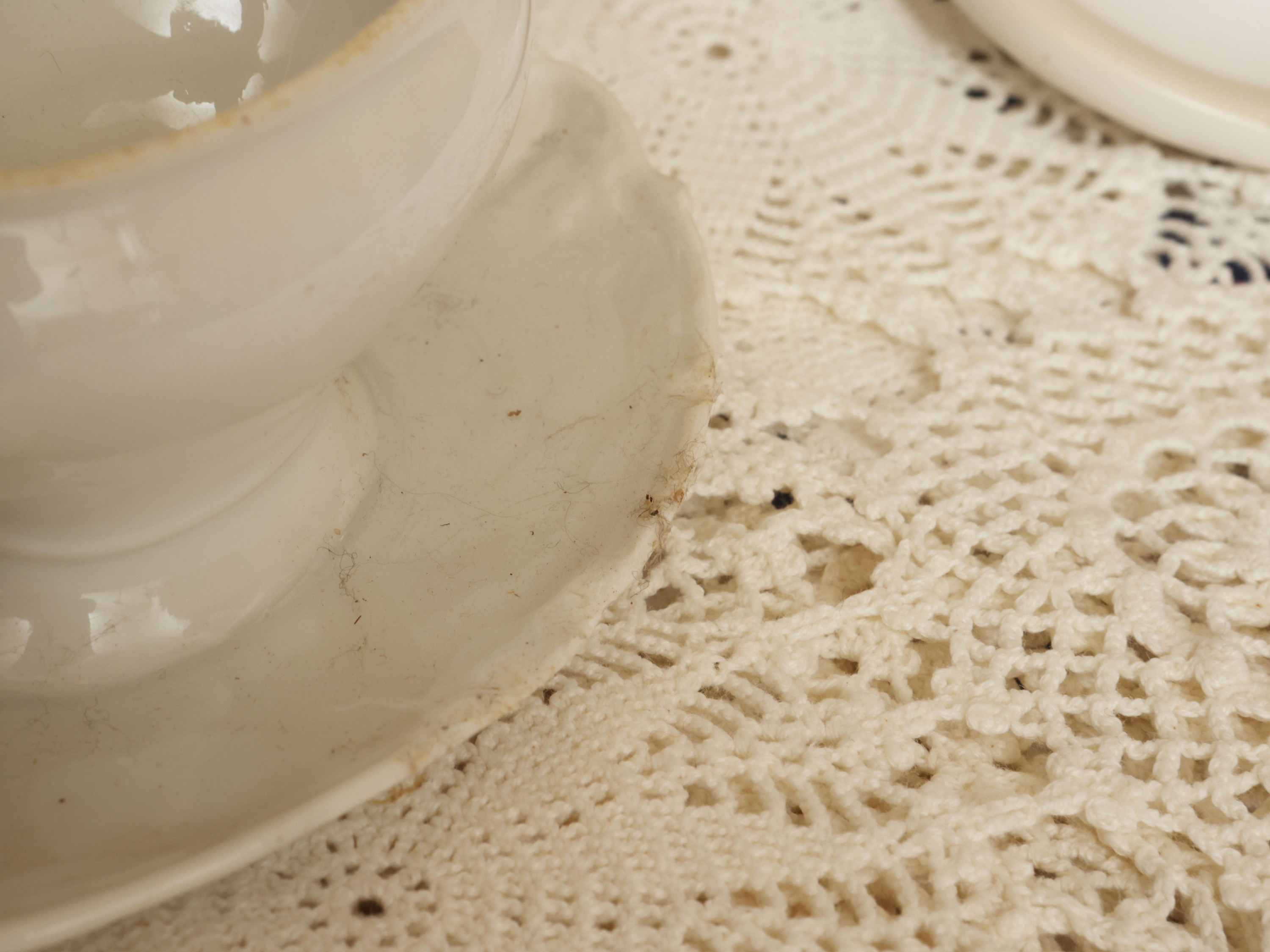 Richard Ginori, Miscellanea di accessori da tavola (tazza, teiera, grande lattiera e vassoi ovali...