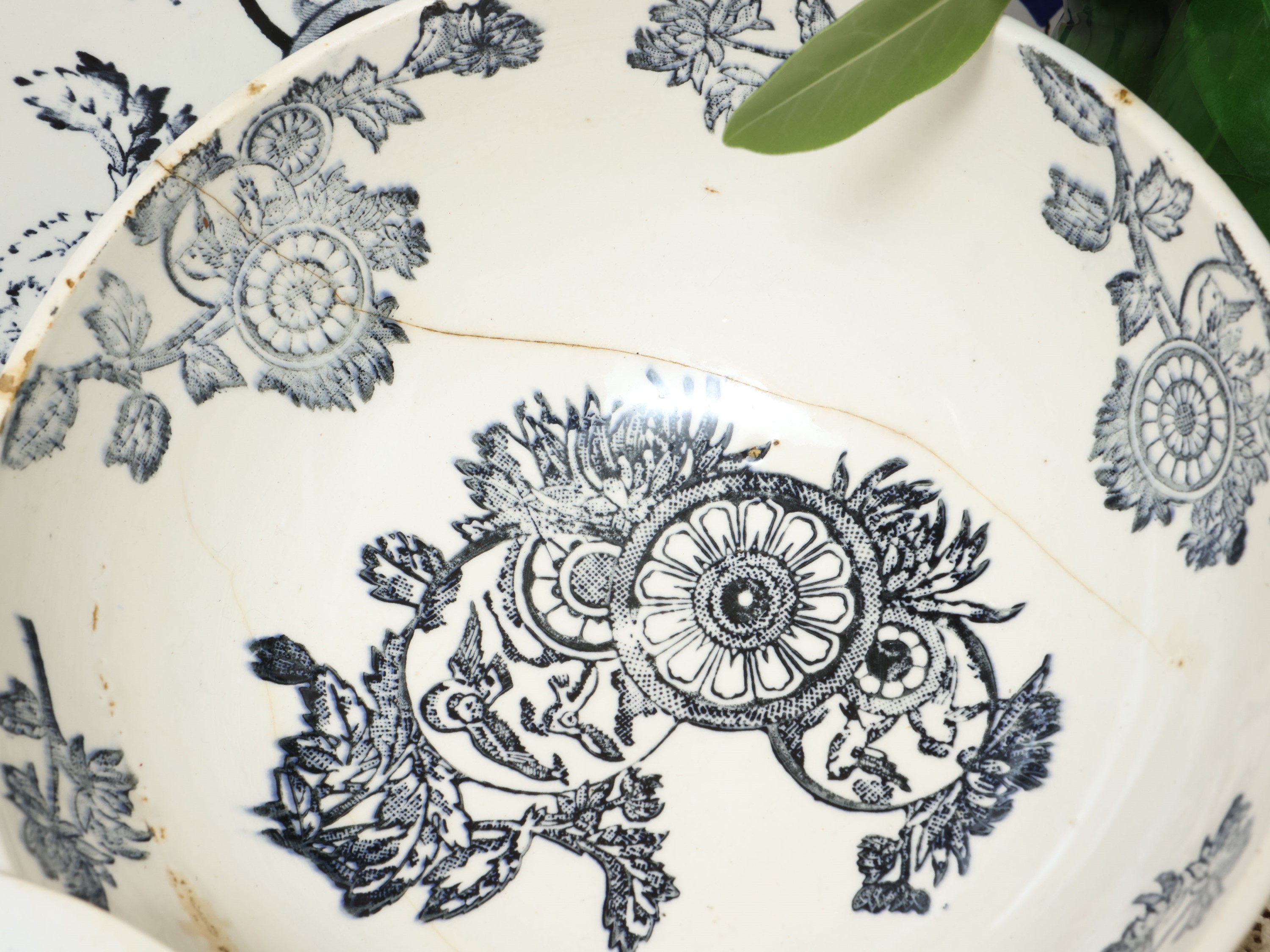 Terraglia inglese, Lotto di accessori decorati in monocromia blu (XIX/XX secolo)