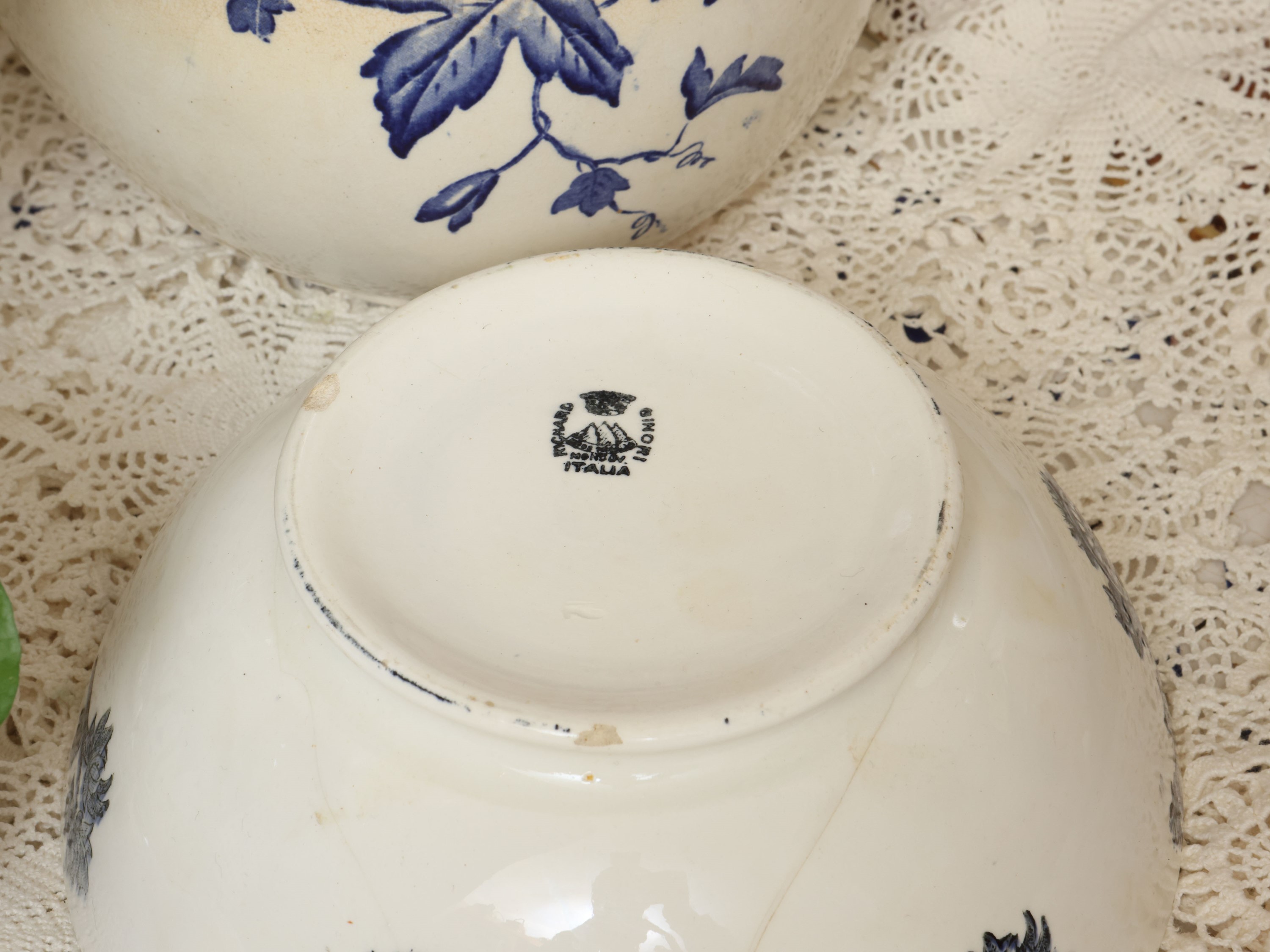 Terraglia inglese, Lotto di accessori decorati in monocromia blu (XIX/XX secolo)
