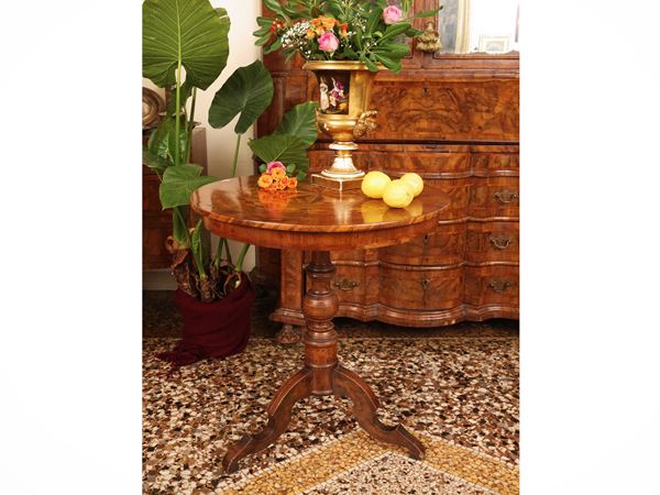 Side table veneered in walnut and other essences