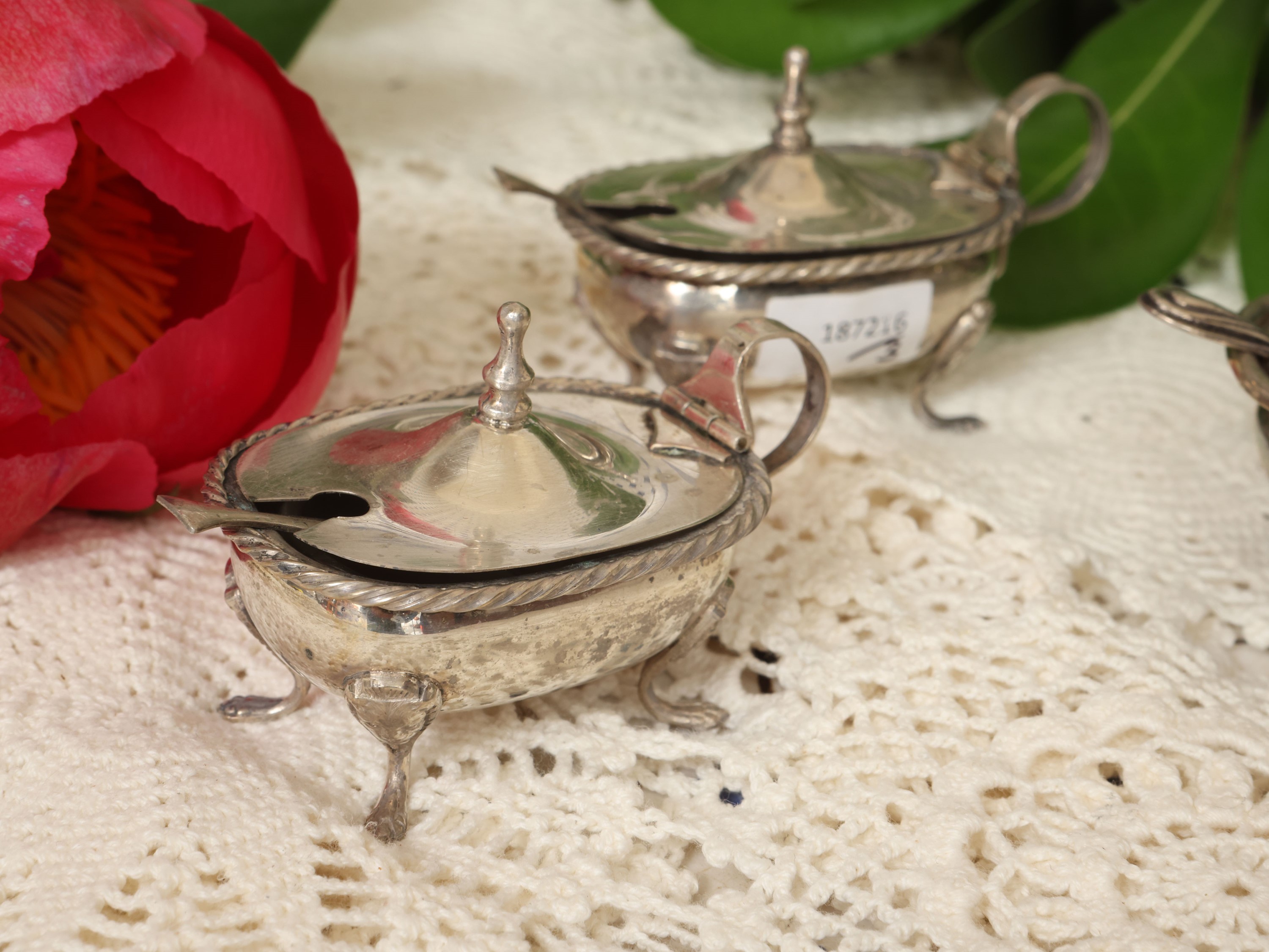 Saliere in argento, set con bordi a cordonetto e cucchiaini