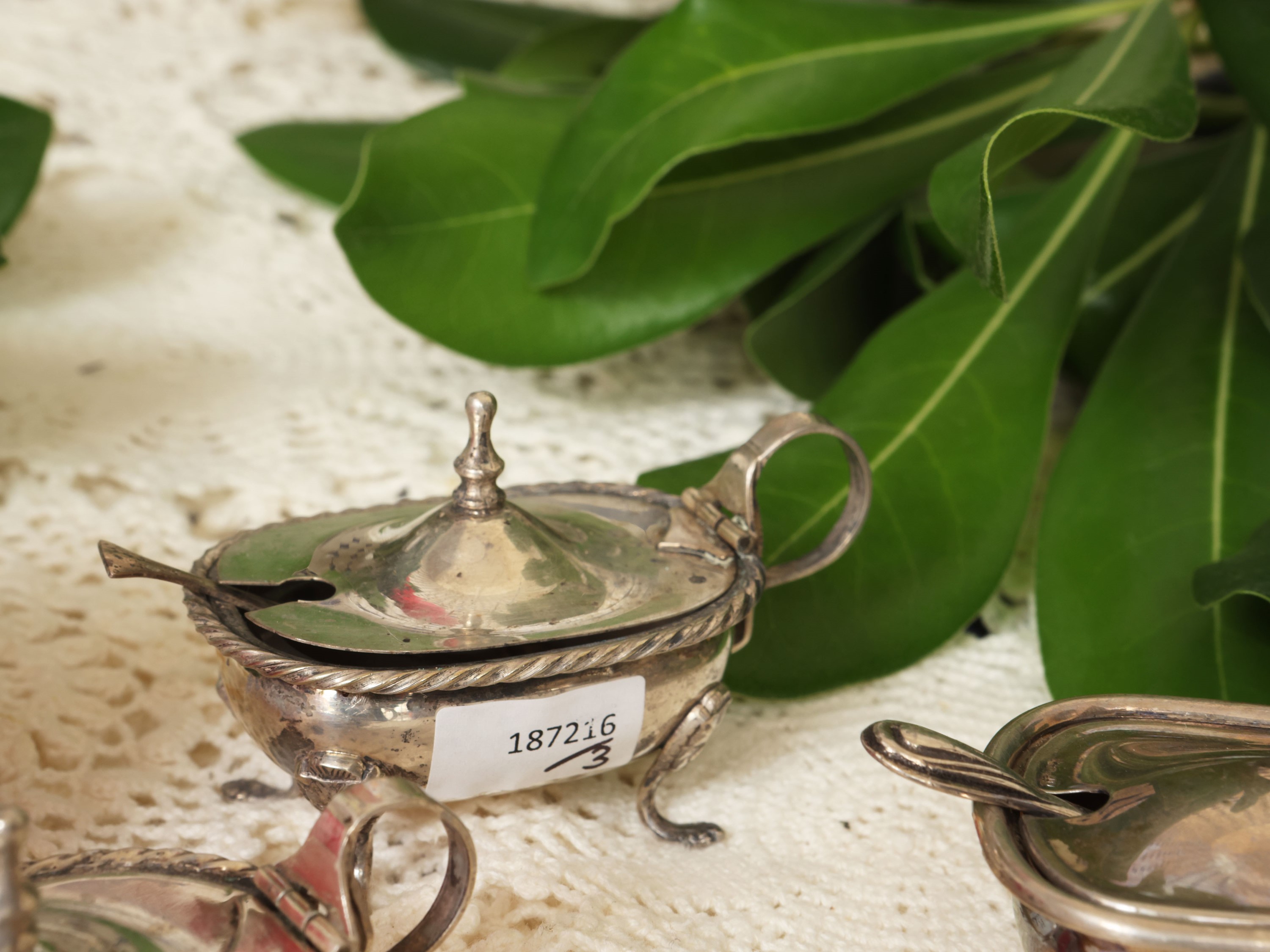 Saliere in argento, set con bordi a cordonetto e cucchiaini