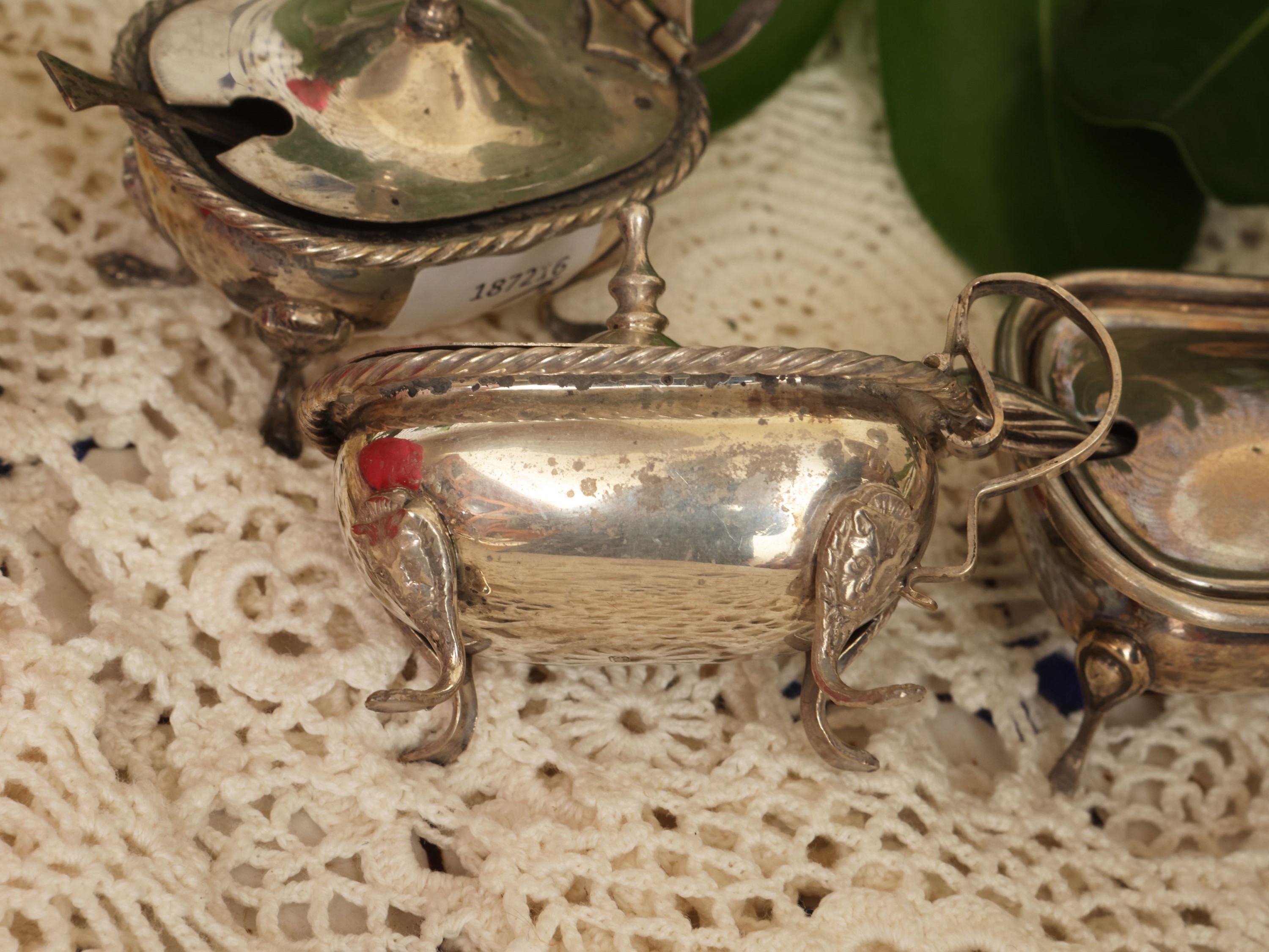 Saliere in argento, set con bordi a cordonetto e cucchiaini