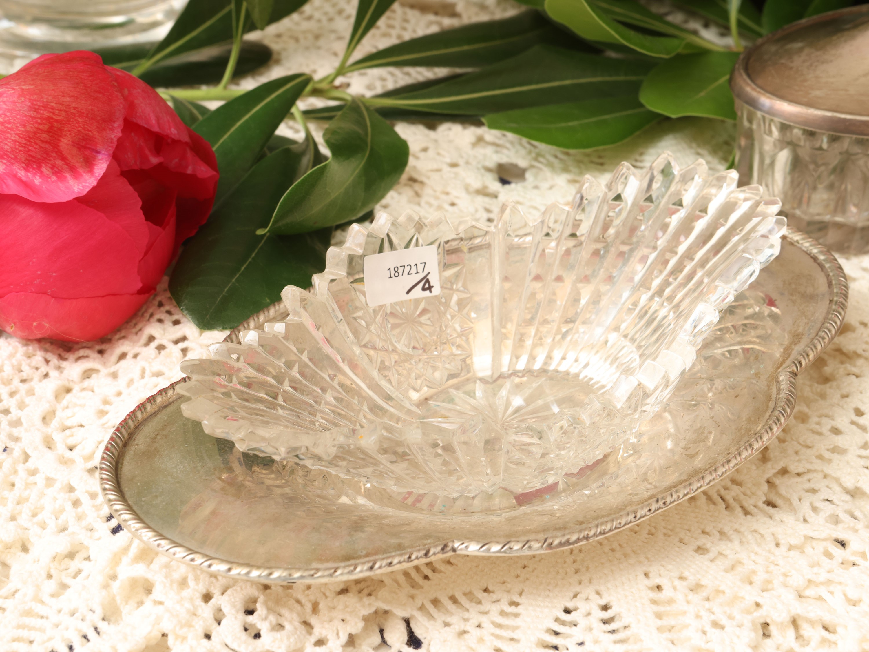 Accessori per antipasti in argento, vaschetta in cristallo molato con base in argento e component...