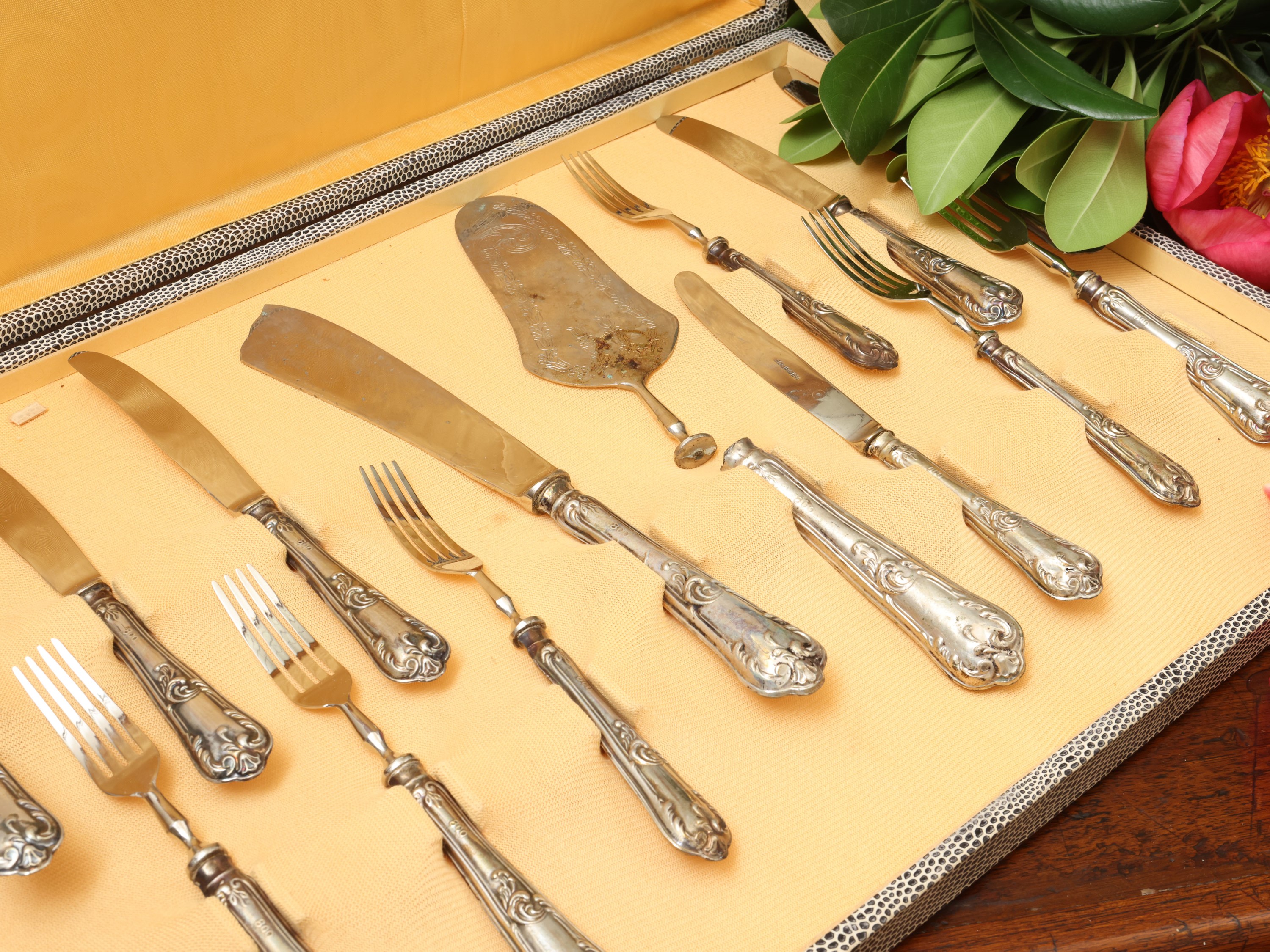Set da tavola in argento, gr netti 230