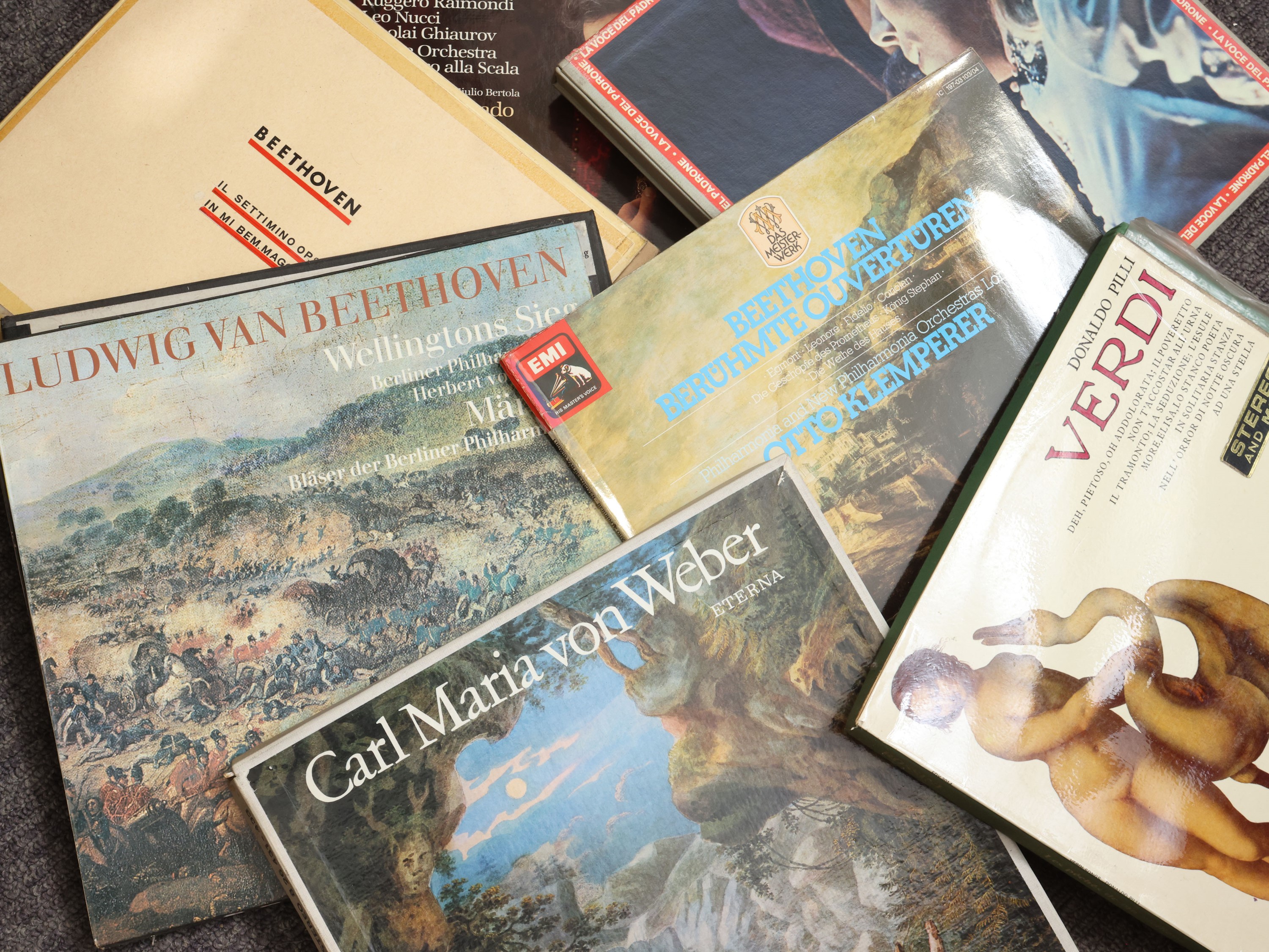 Assortimento di dischi in vinile, raccolta di supporti sonori