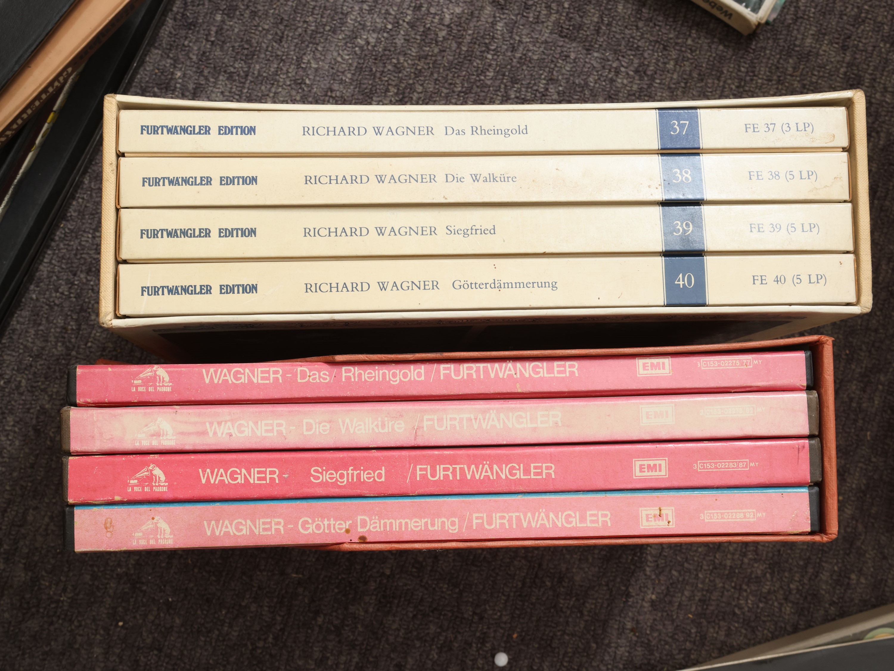 Assortimento di dischi in vinile, raccolta di supporti sonori
