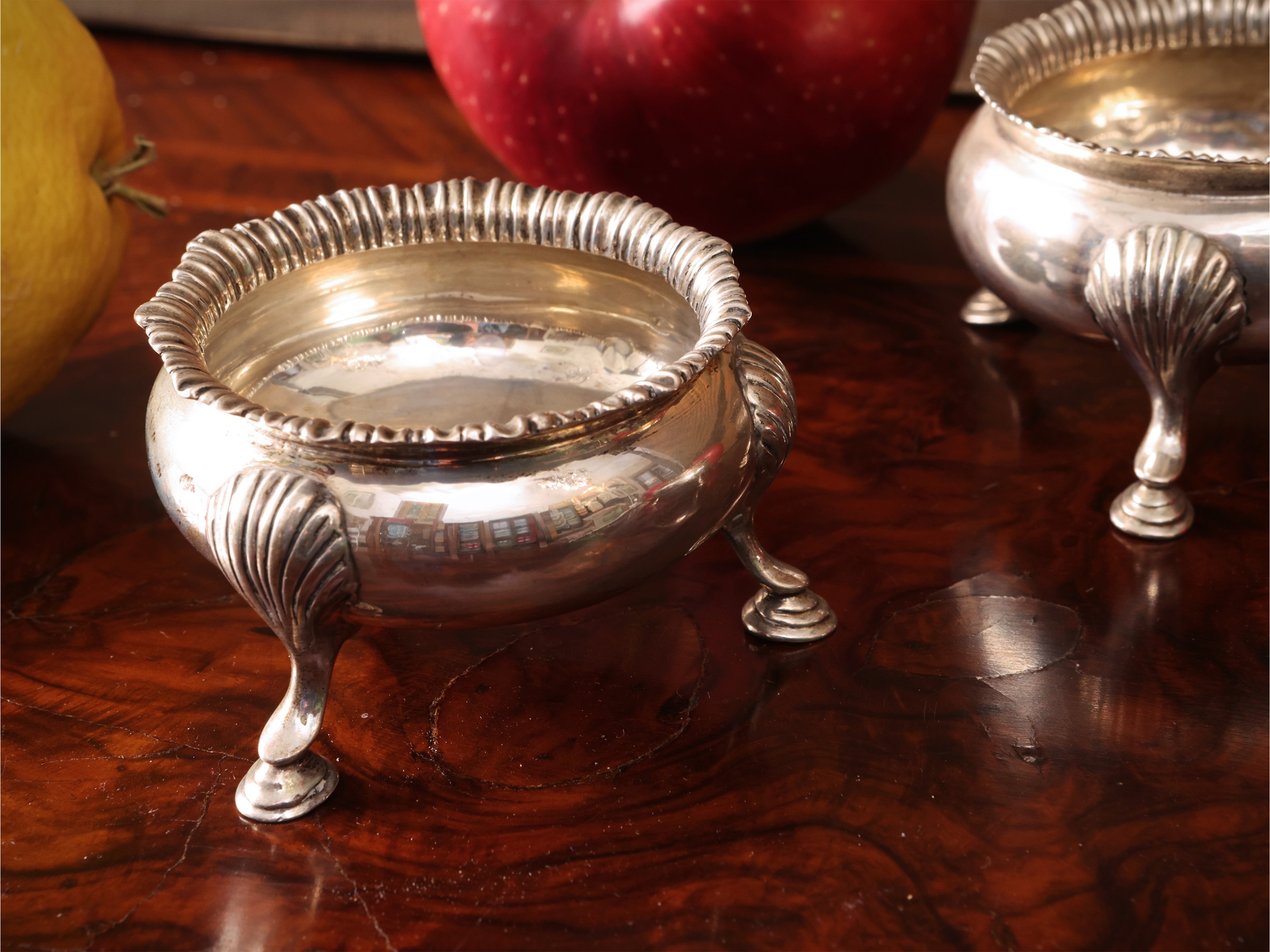 Goldsmiths & Silversmiths, Tris di saliere in argento, Londra 1901