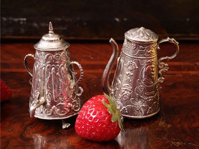 Paesi Bassi XVIII secolo, Due caffettiere in miniatura in argento