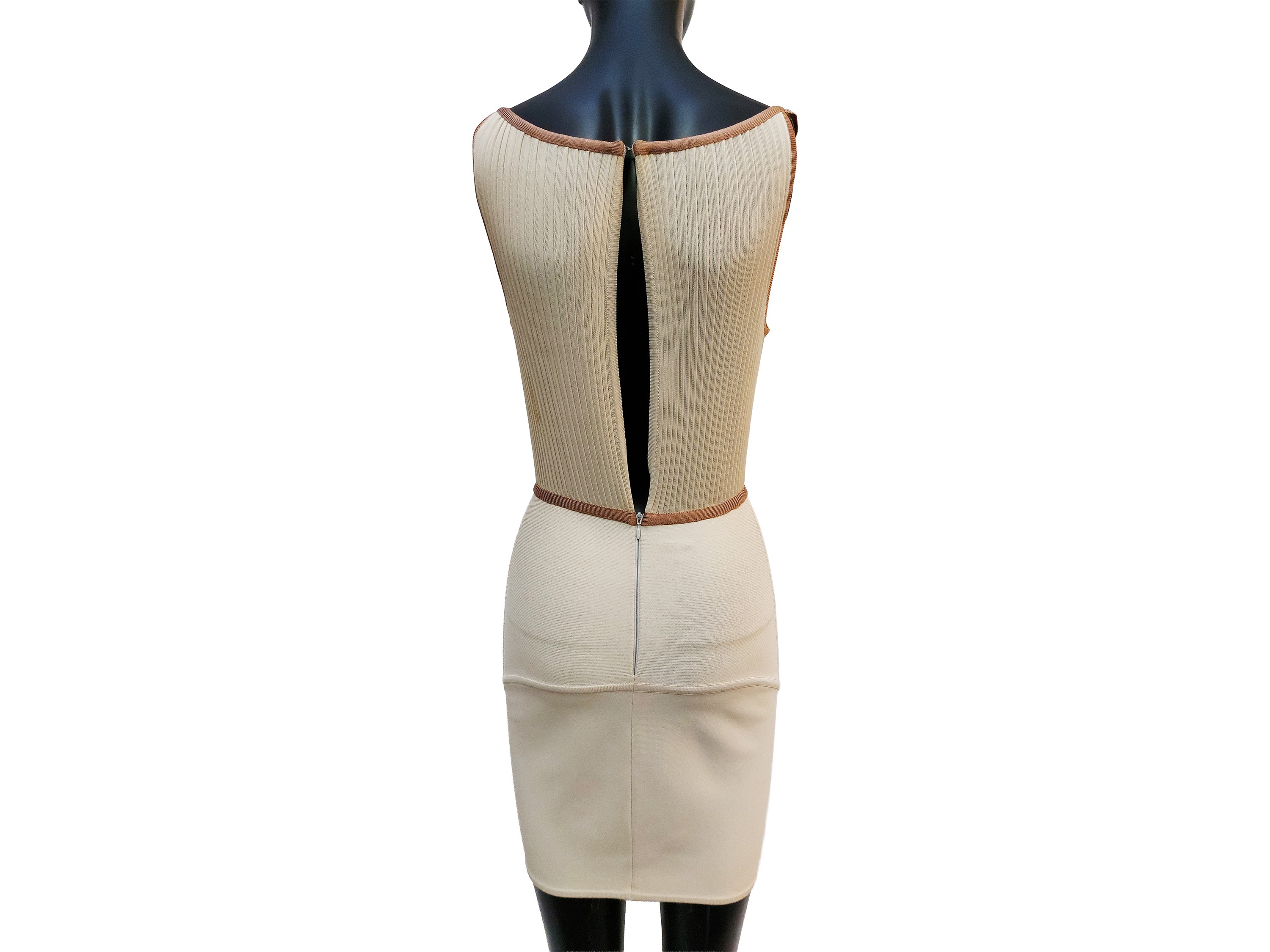 Hervé Léger, Completo in maglia beige in stile bandage dress