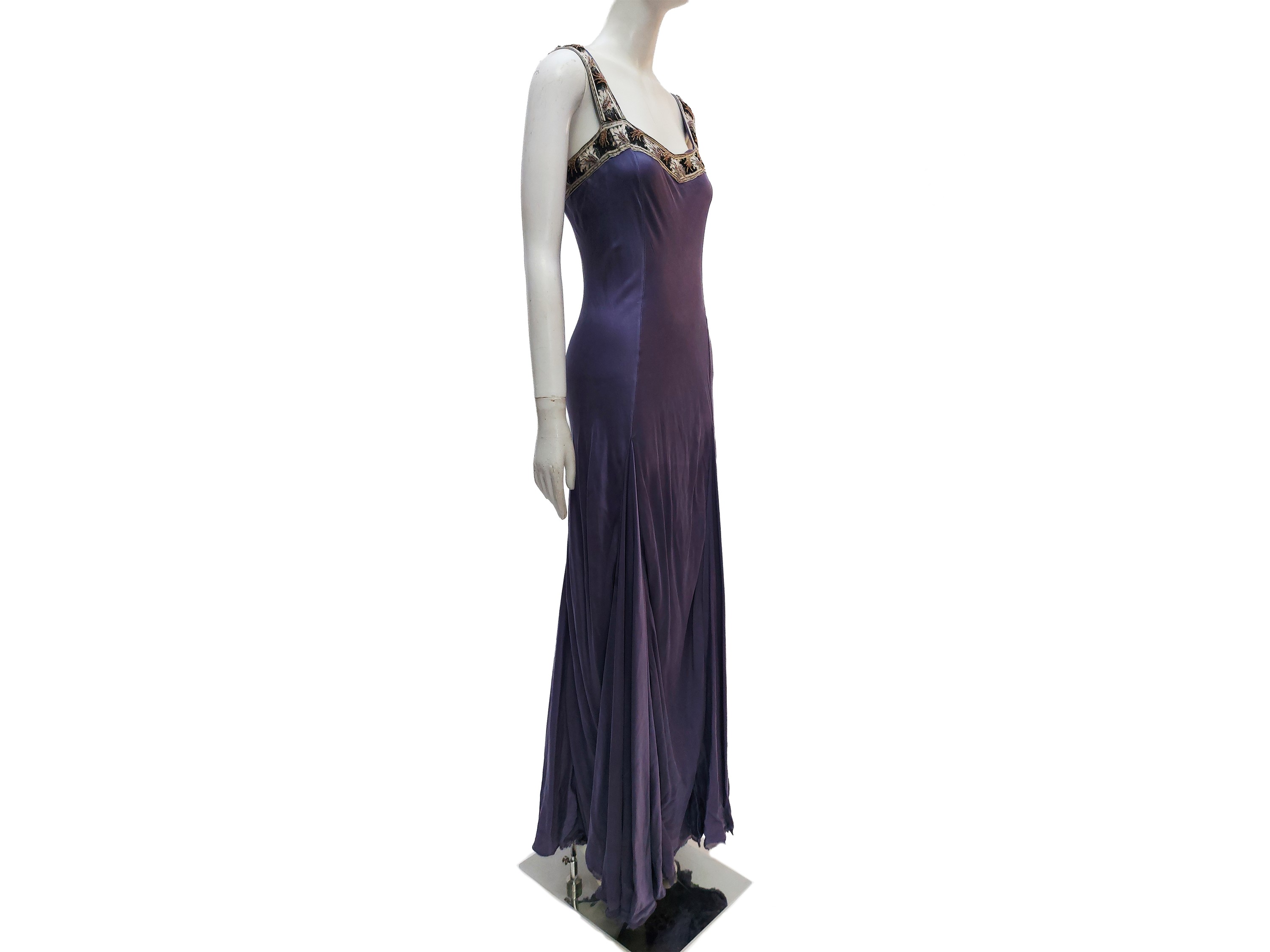 Sabine St Barths, Abito lungo in seta viola con collo quadrato decorato