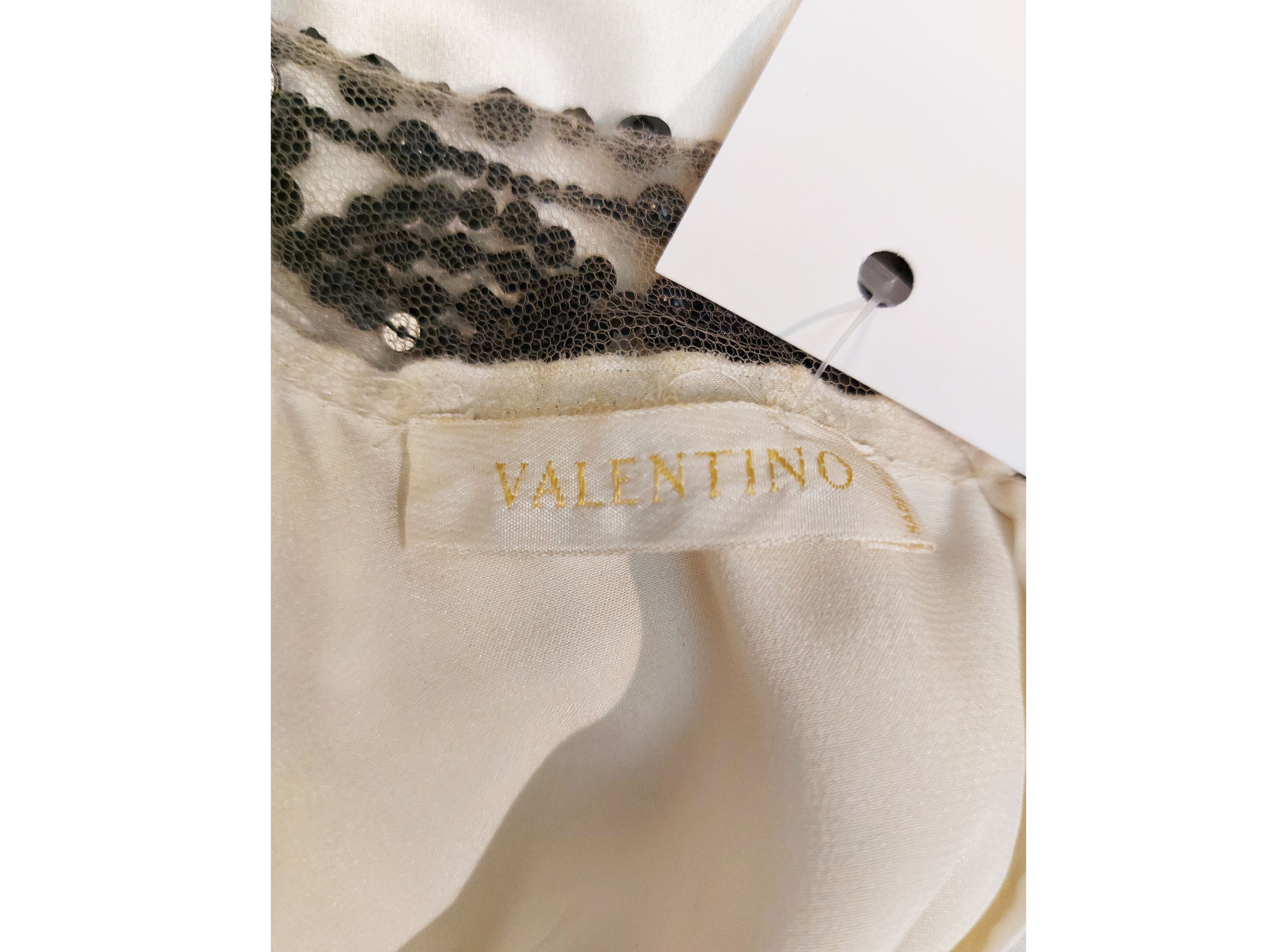 Valentino, Camicia in seta panna con rouches in organza e decoro in perline su tulle nero