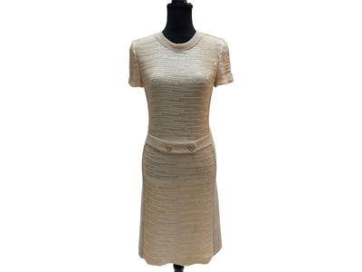 Chanel, Abito in lana bouclé con paillettes beige e panna (Collezione Autunno 2001)