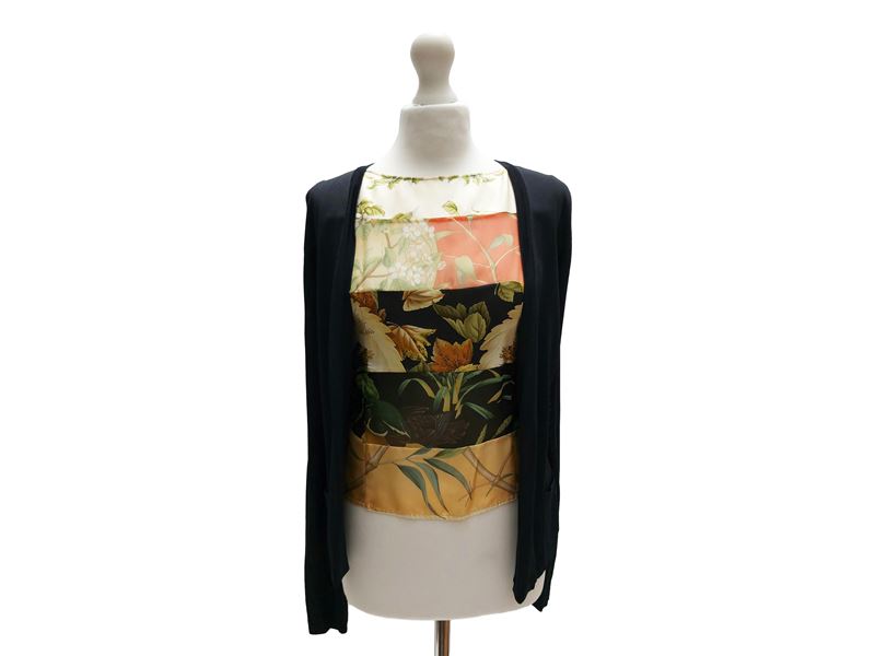 Cardigan in Viscosa Blu e Top in Seta Fantasia