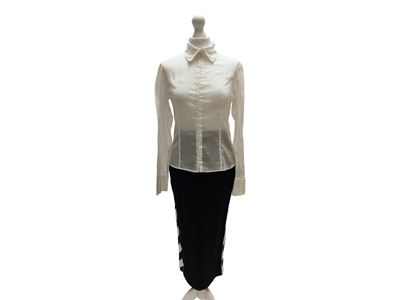 Gucci, Camicia in mussola bianca; Off-White, Gonna tubino in viscosa nera elasticizzata