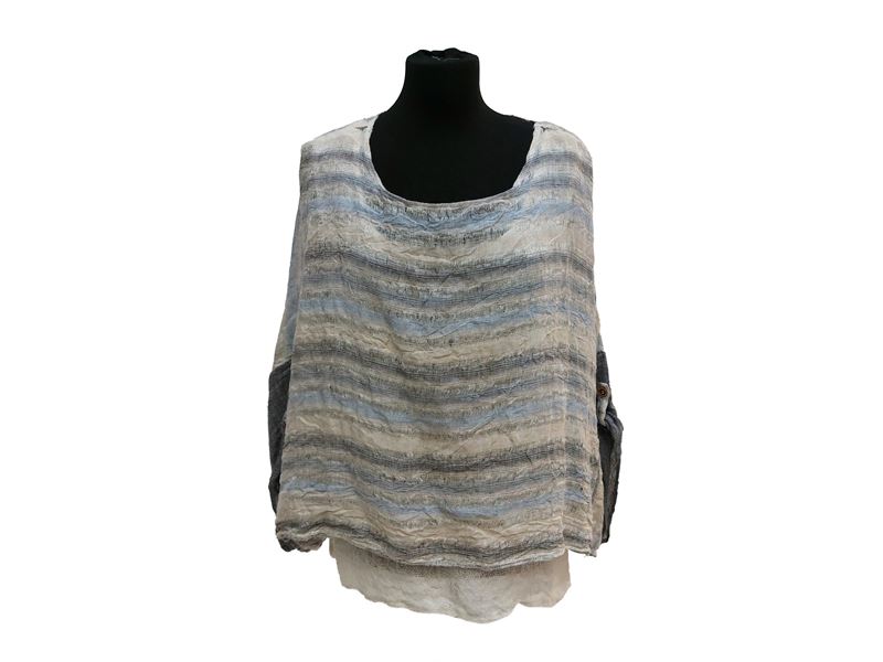 Completo casual in lino celeste, top a rete e pantaloni con elastico