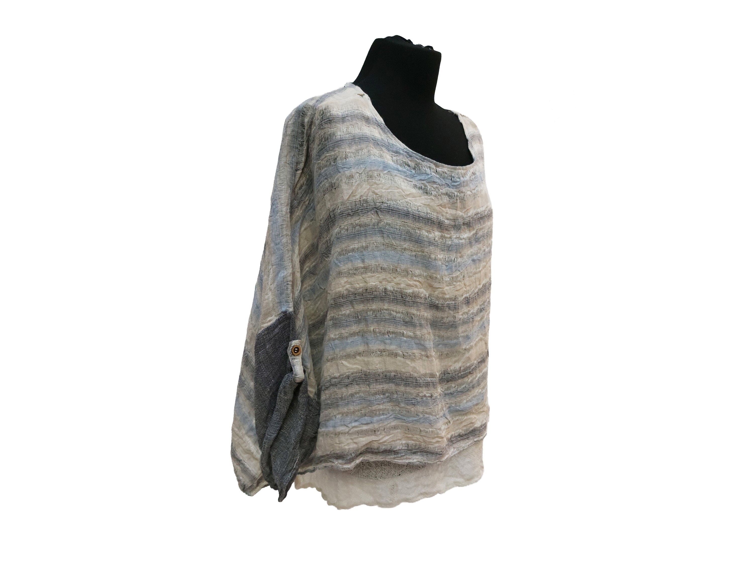 Completo casual in lino celeste, top a rete e pantaloni con elastico