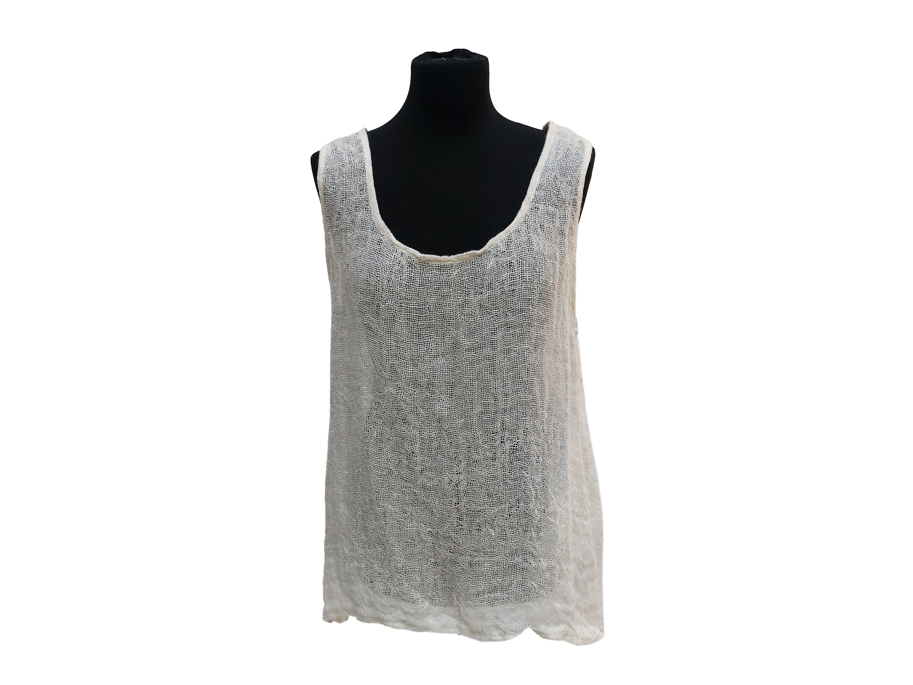 Completo casual in lino celeste, top a rete e pantaloni con elastico