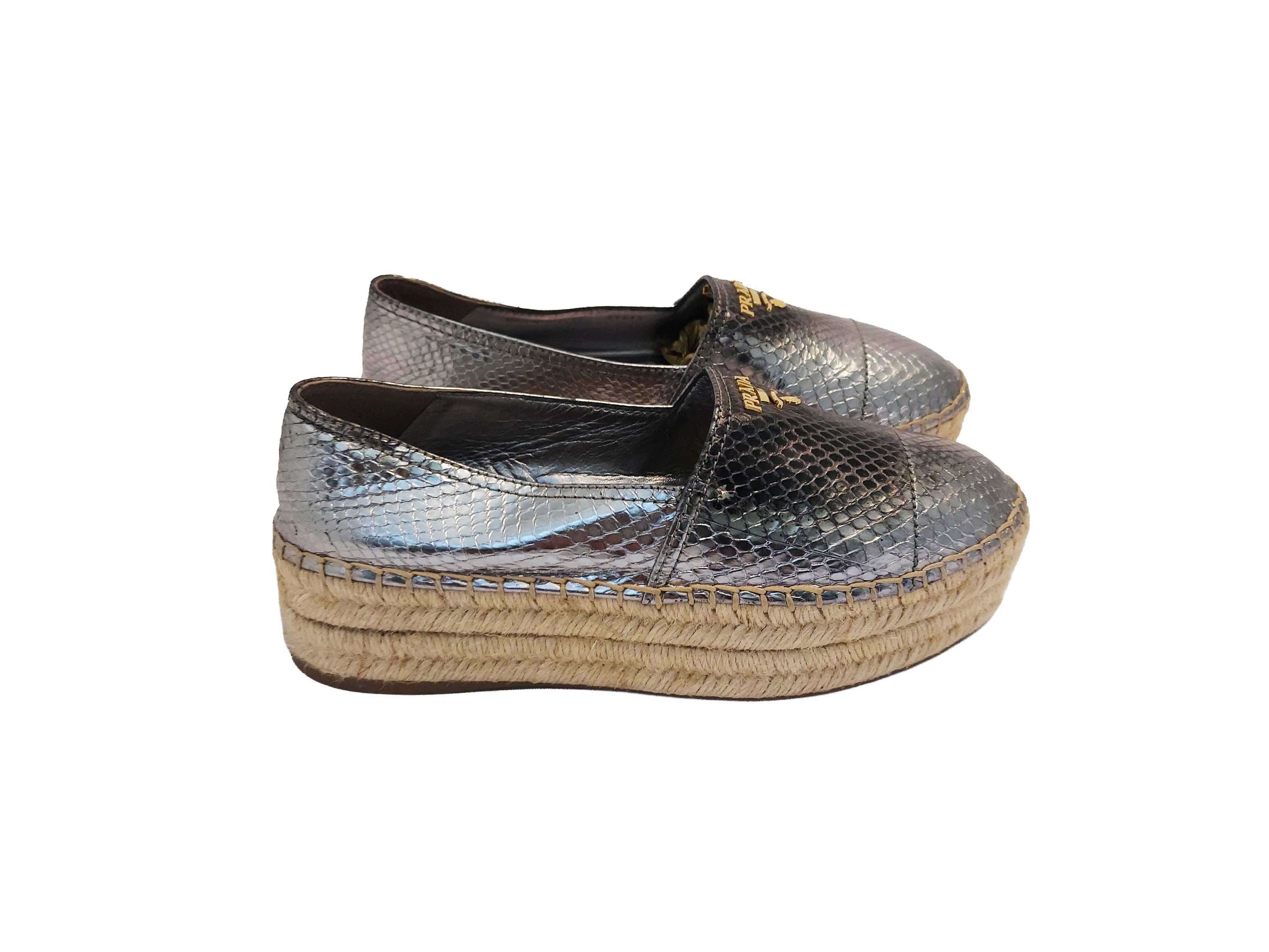 Prada, Espadrillas in pelle metallizzata argento con effetto pitonato e platform in corda