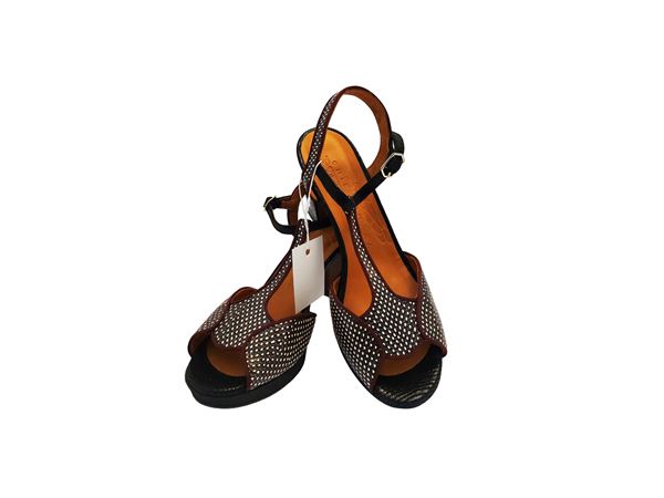 Chie Mihara - Sandali in pelle a pois marrone e bianco