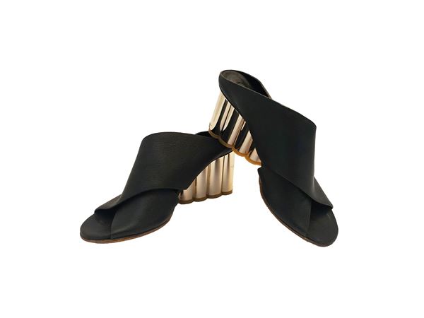 Salvatore Ferragamo - Mules "Lasa 70" in pelle nera