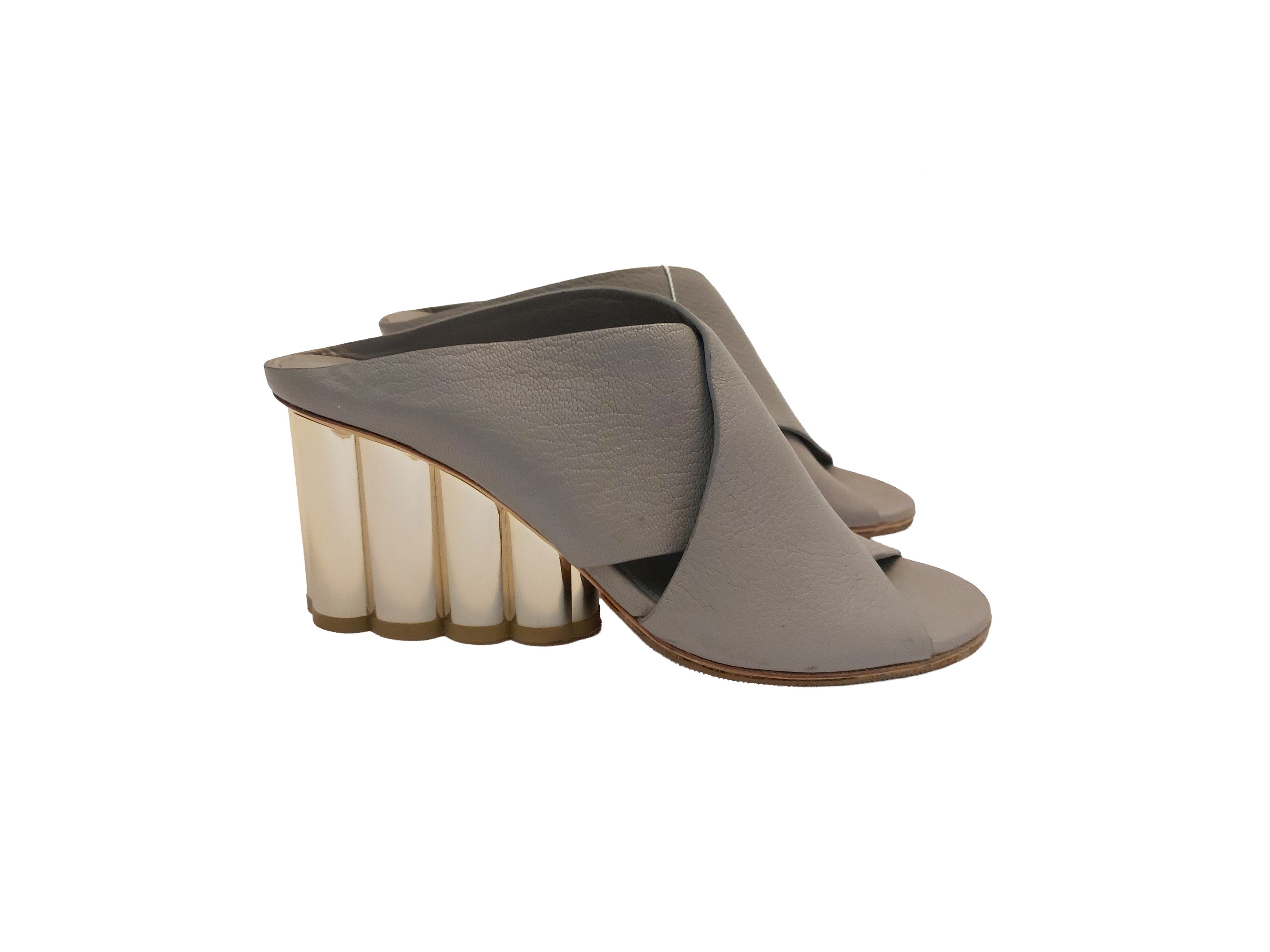 Ferragamo, Mules “Lasa 70” in pelle grigia